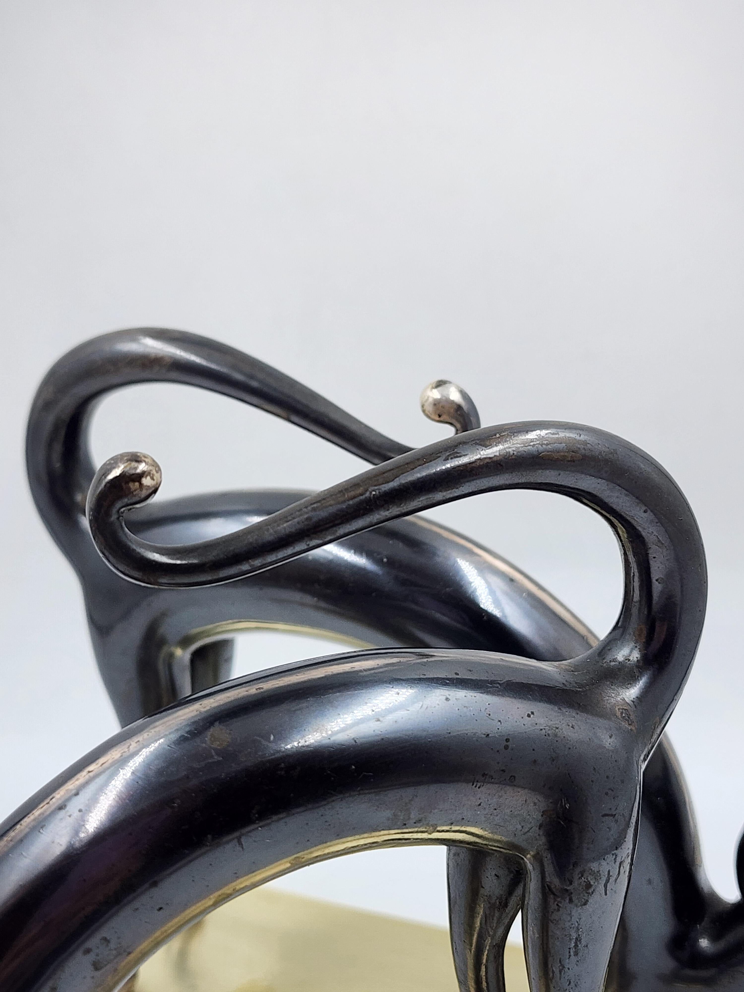 Hand-Crafted Pair of bronze cat bookends from Viennese Hagenauer For Sale