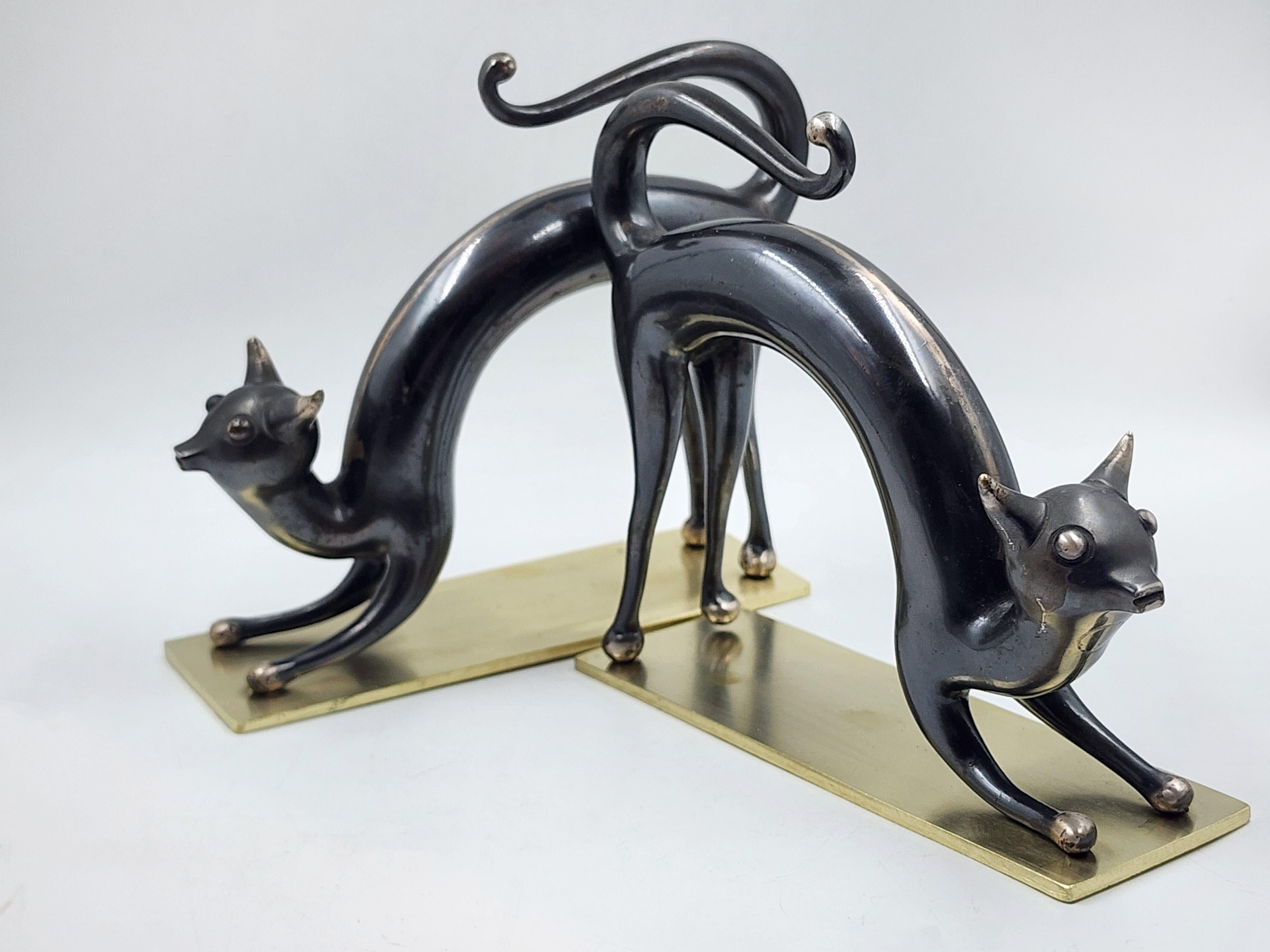Pair of bronze cat bookends from Viennese Hagenauer In Good Condition For Sale In Autonomous City Buenos Aires, CABA