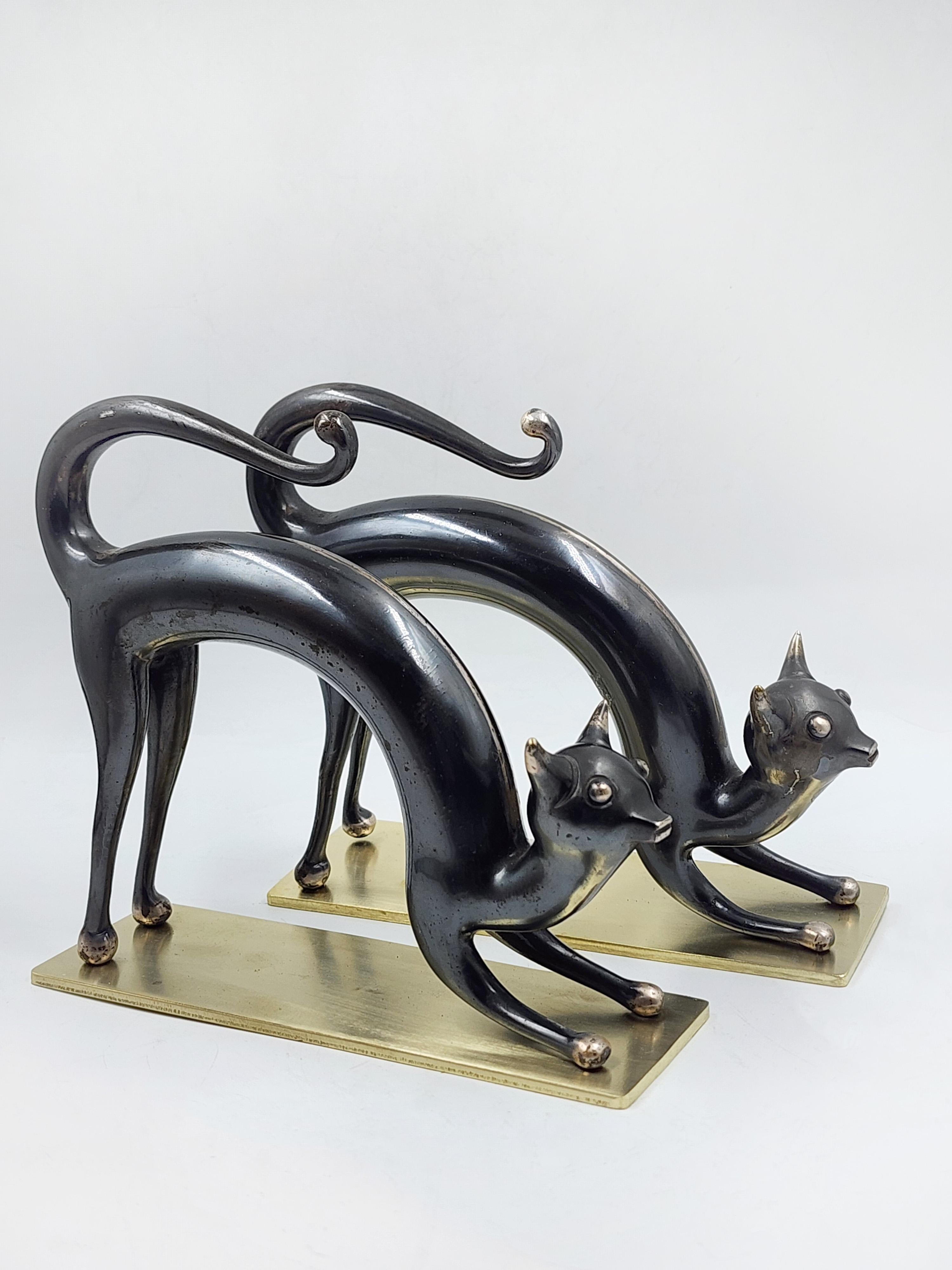 20th Century Pair of bronze cat bookends from Viennese Hagenauer For Sale