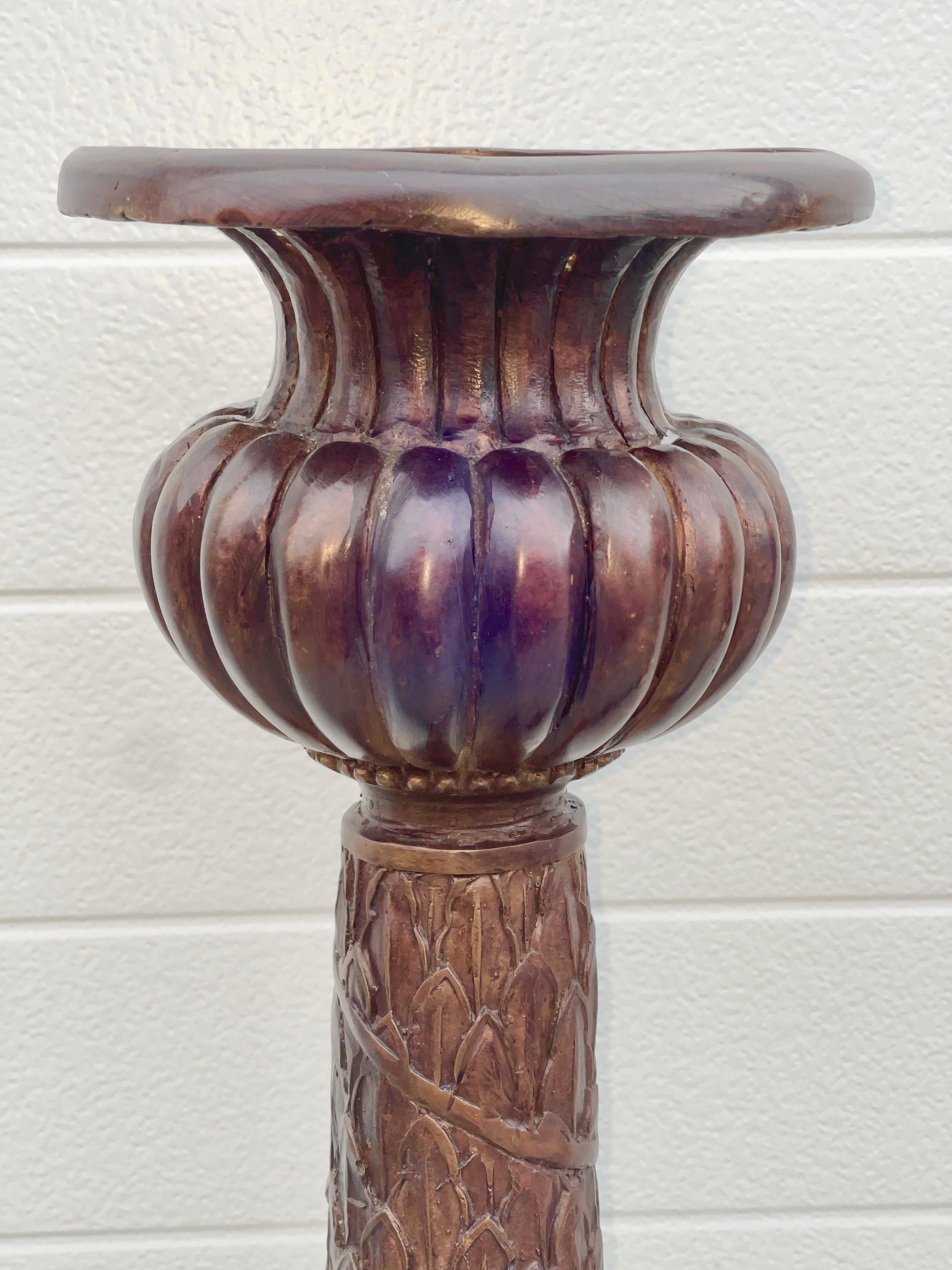 Coppia di portacandele da terra in bronzo in stile Charles X in vendita 2