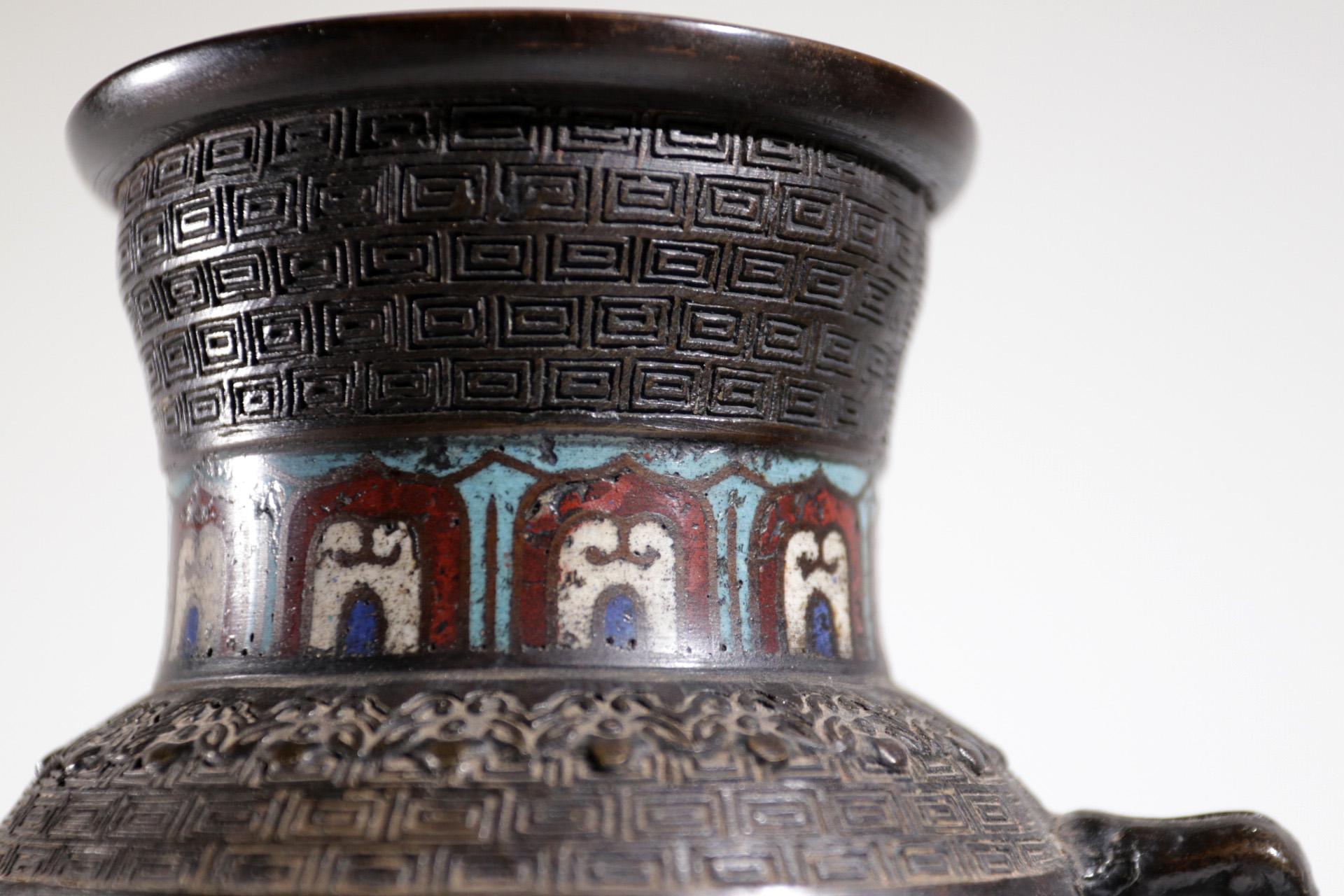 Paar Cloisonné-Vasen aus Bronze Japan Champlevé:: 19. Jahrhundert im Angebot 5