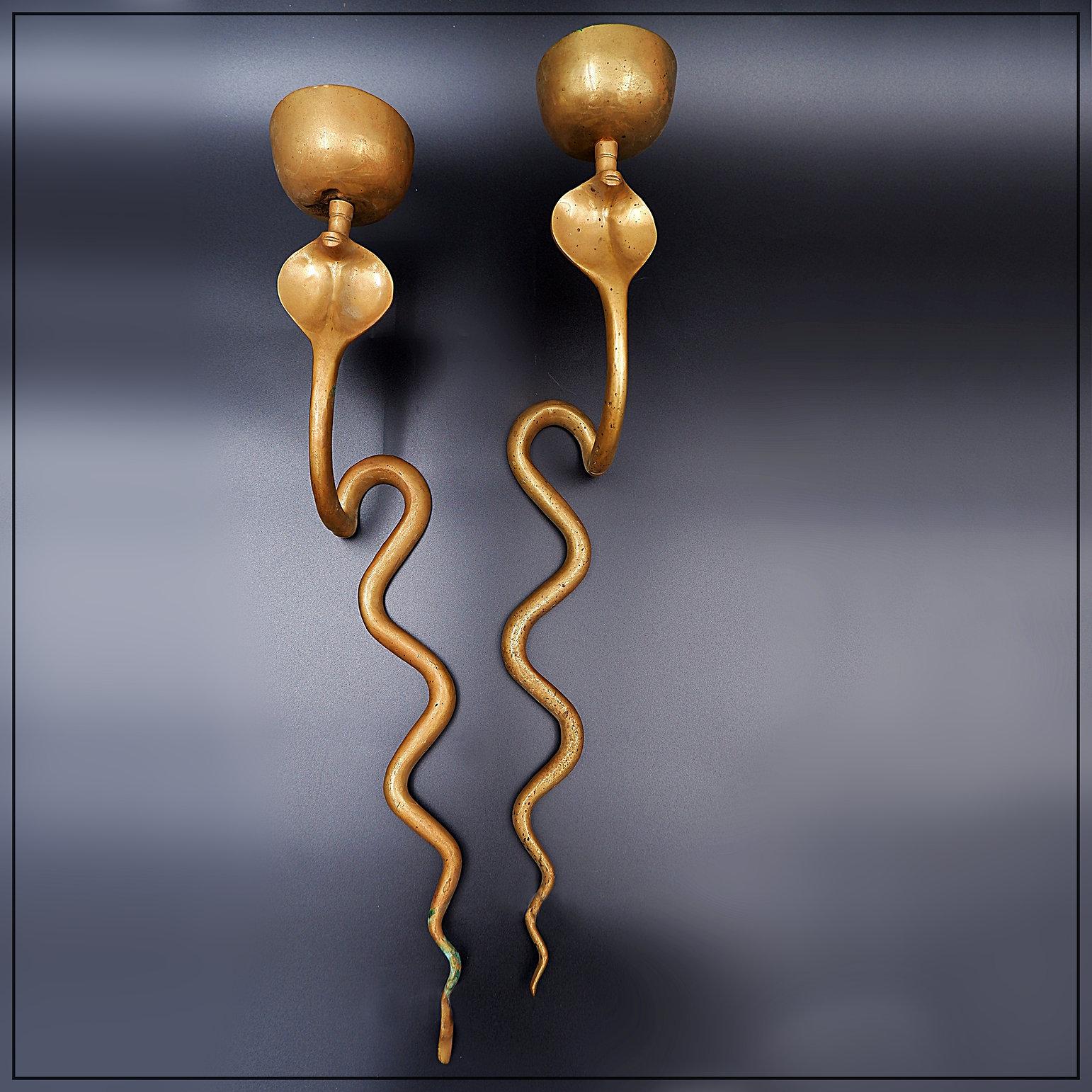 Pair of Bronze Cobra Snake Sconces - 1960s In Good Condition For Sale In Brussels , BE