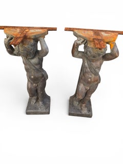 Ein Paar Konsolenstützen aus Bronze mit Putten-Darstellungen