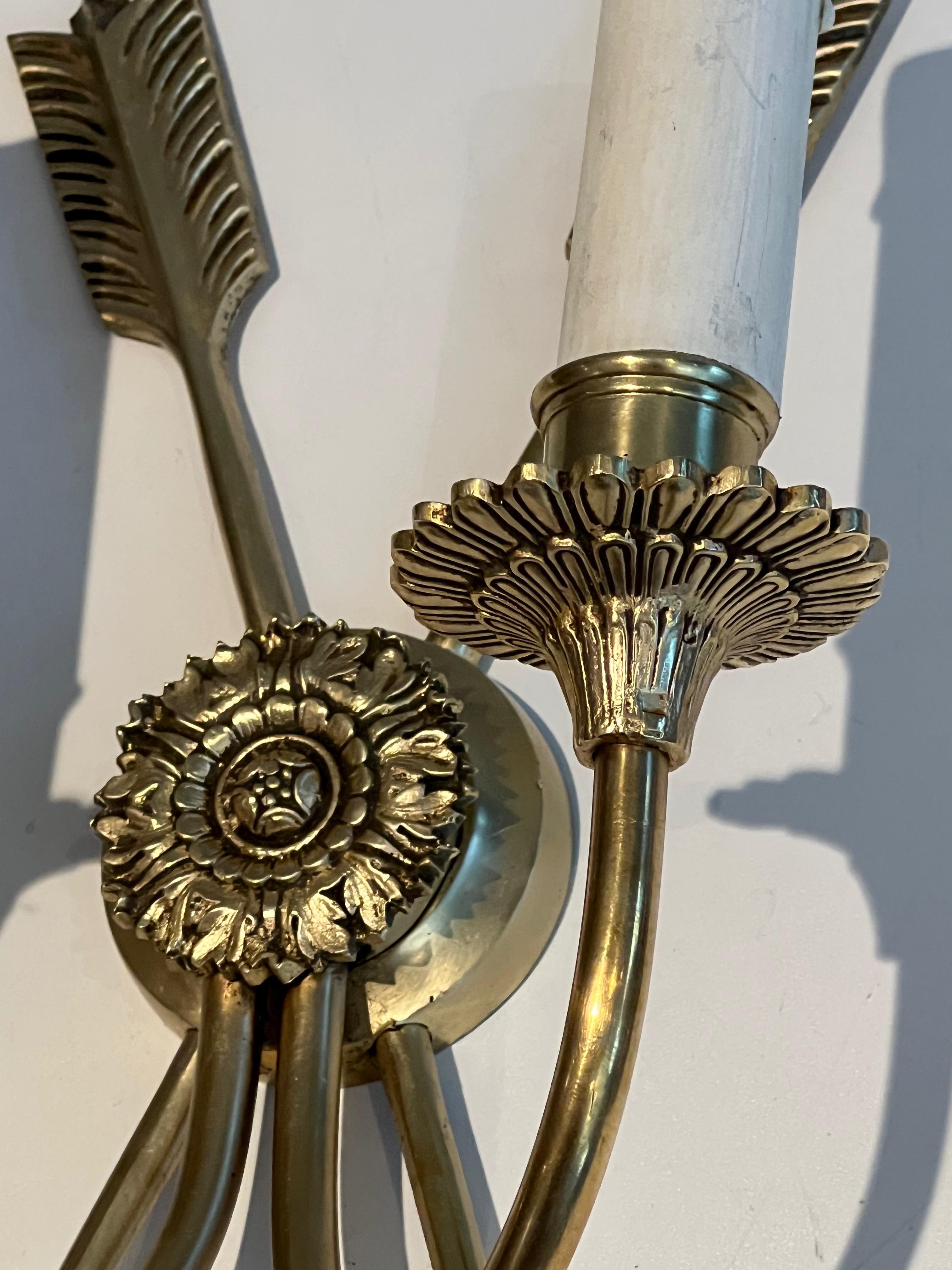 Coppia di lampade da parete in bronzo Cross Arrows in vendita 4