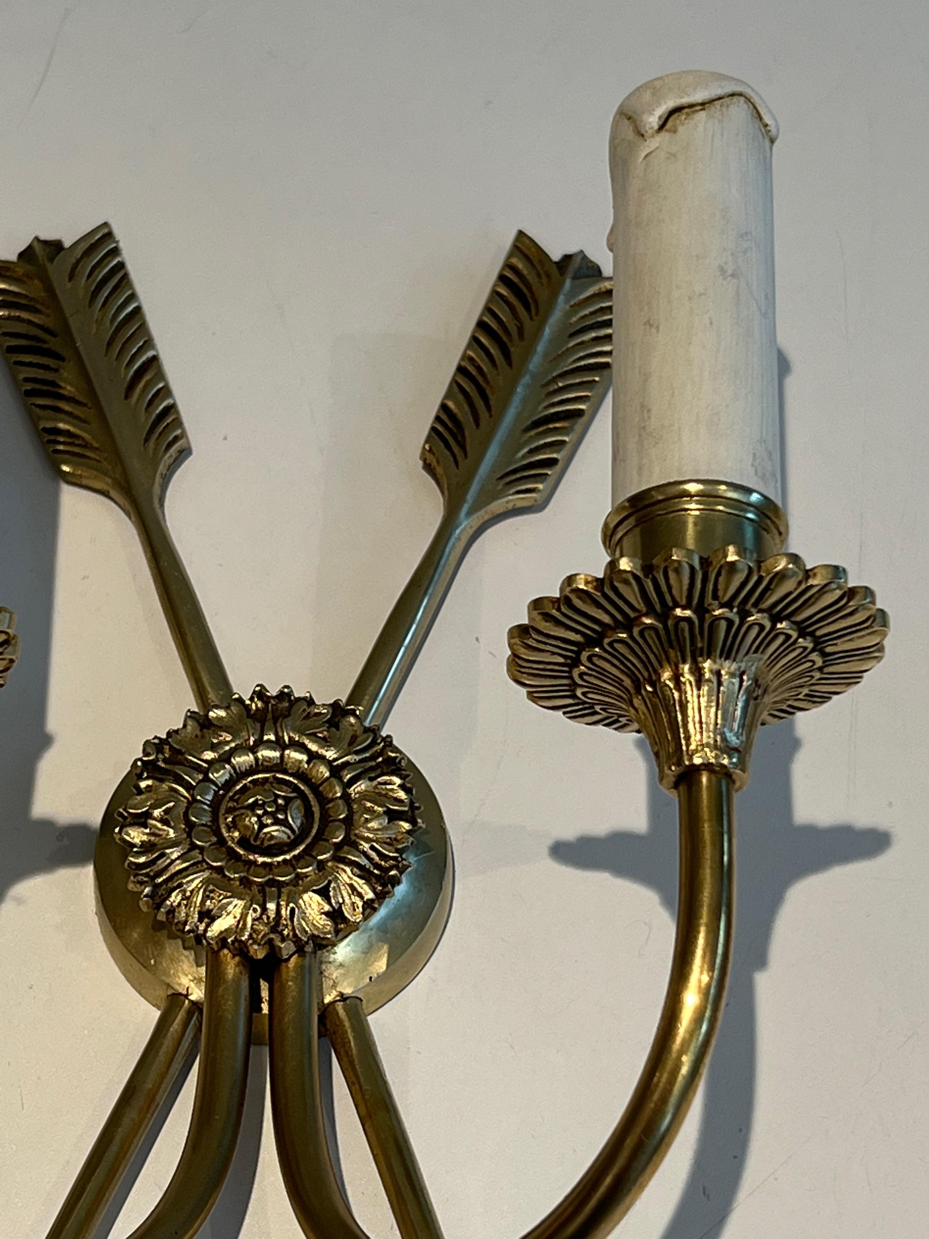 Coppia di lampade da parete in bronzo Cross Arrows in vendita 9