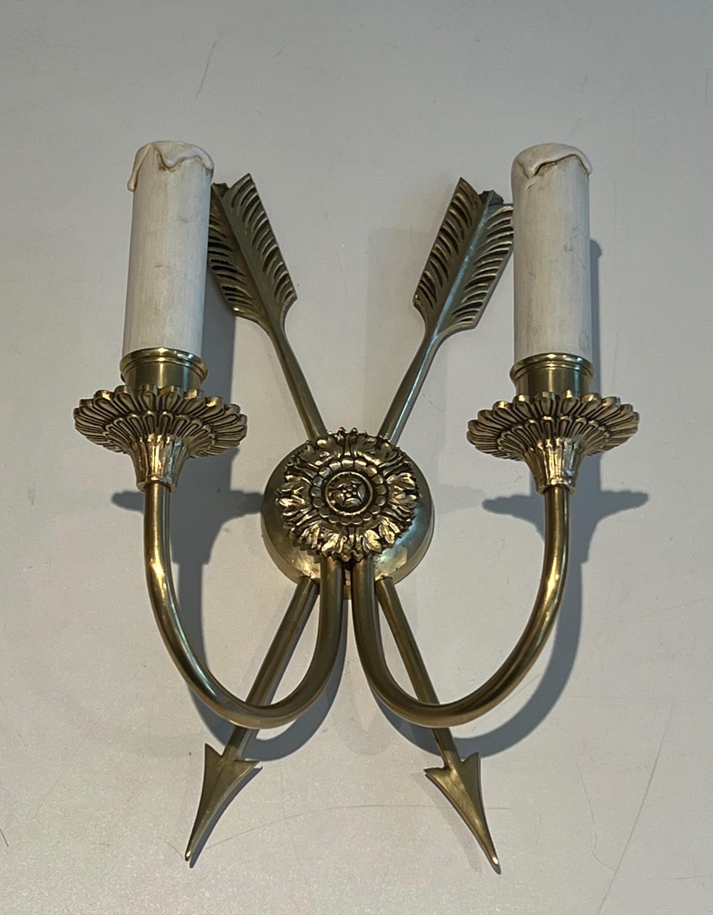 Coppia di lampade da parete in bronzo Cross Arrows in vendita 11