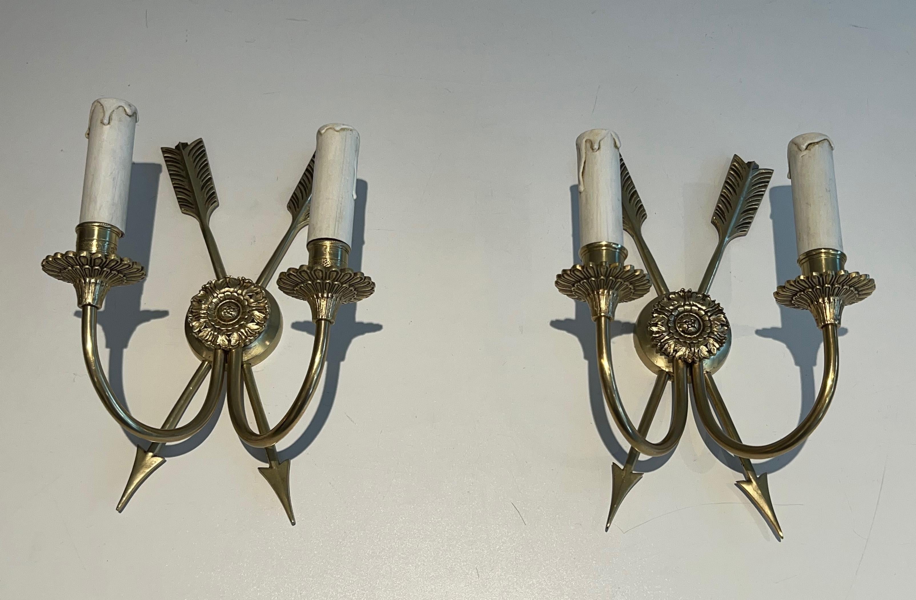 Coppia di lampade da parete in bronzo Cross Arrows in vendita 12