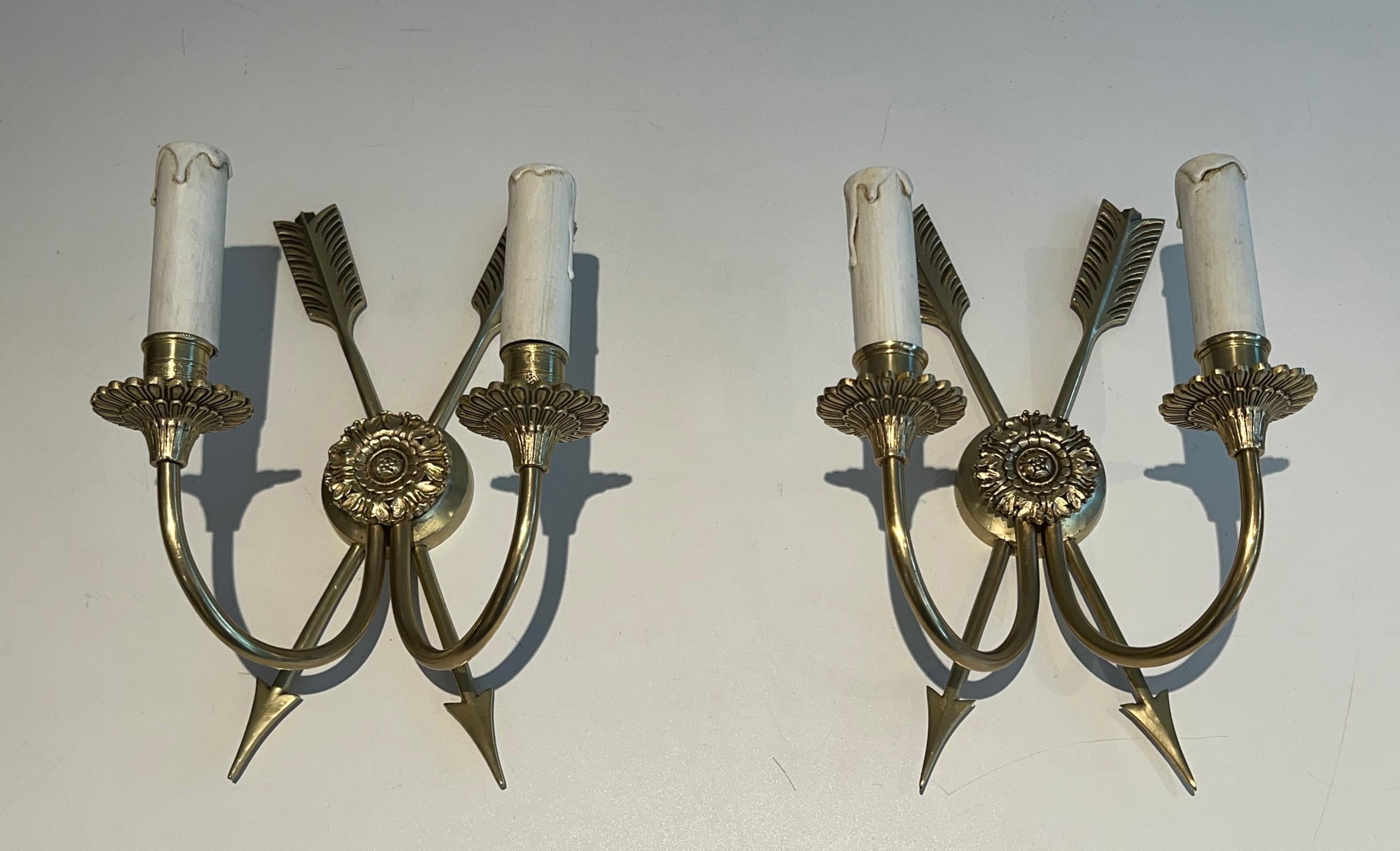Stile impero Coppia di lampade da parete in bronzo Cross Arrows in vendita