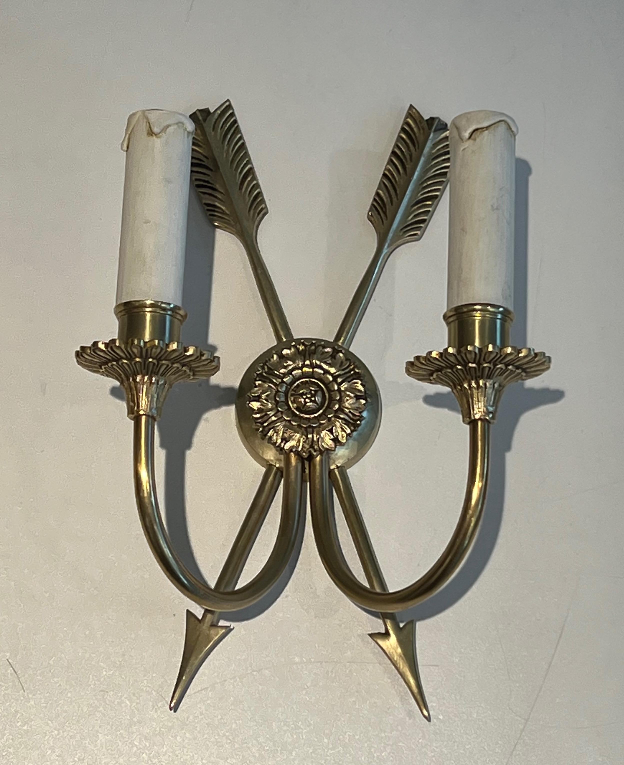 Coppia di lampade da parete in bronzo Cross Arrows In condizioni buone in vendita a Marcq-en-Barœul, Hauts-de-France