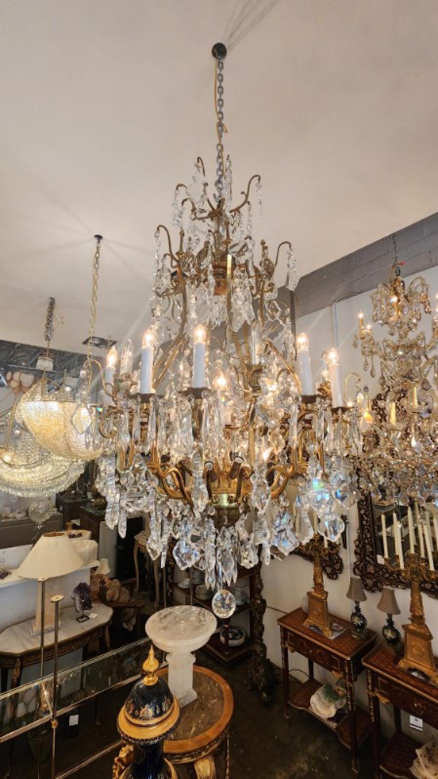 Stile impero Coppia di lampadari di cristallo in bronzo in vendita