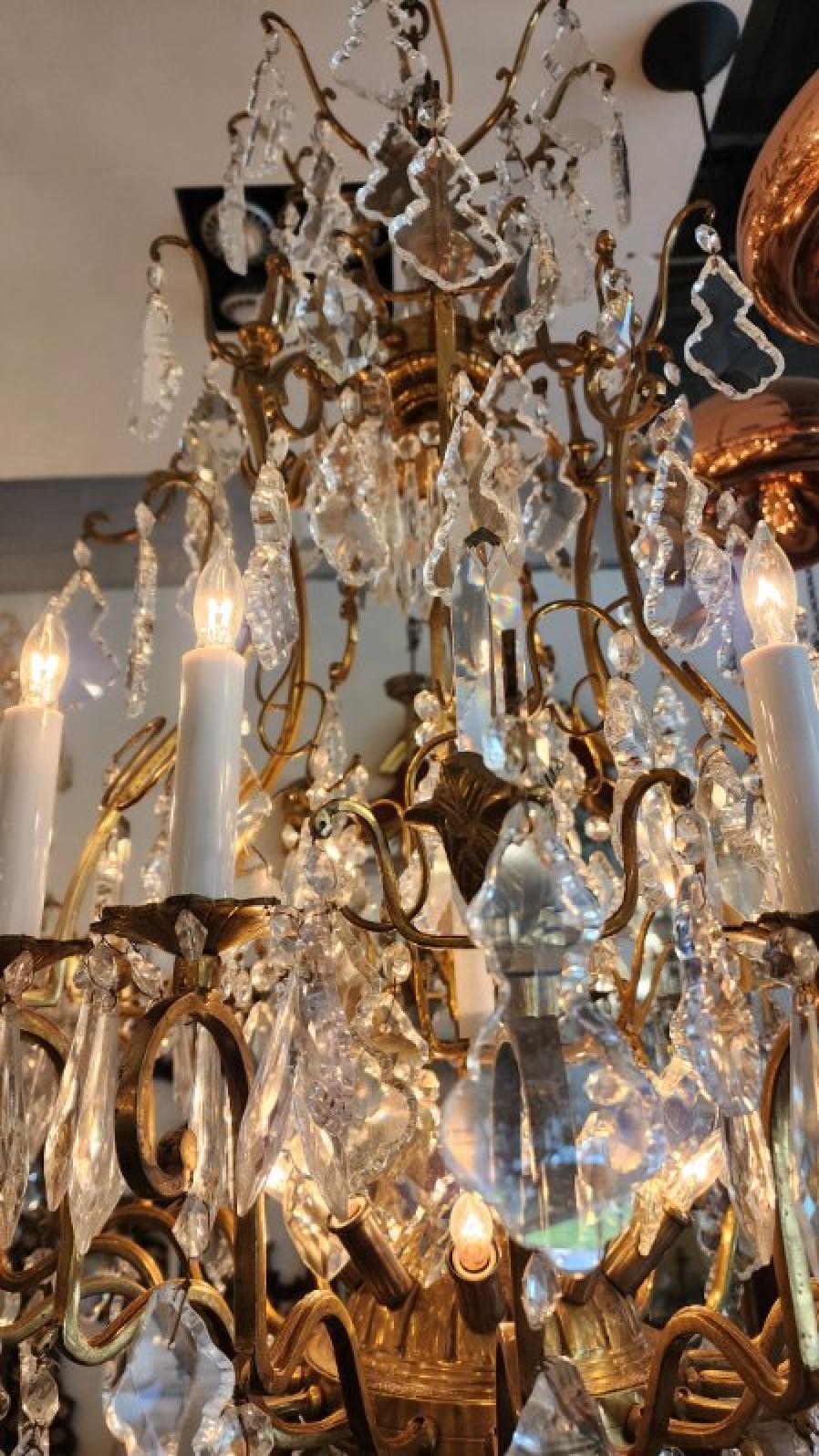 Fatto a mano Coppia di lampadari di cristallo in bronzo in vendita