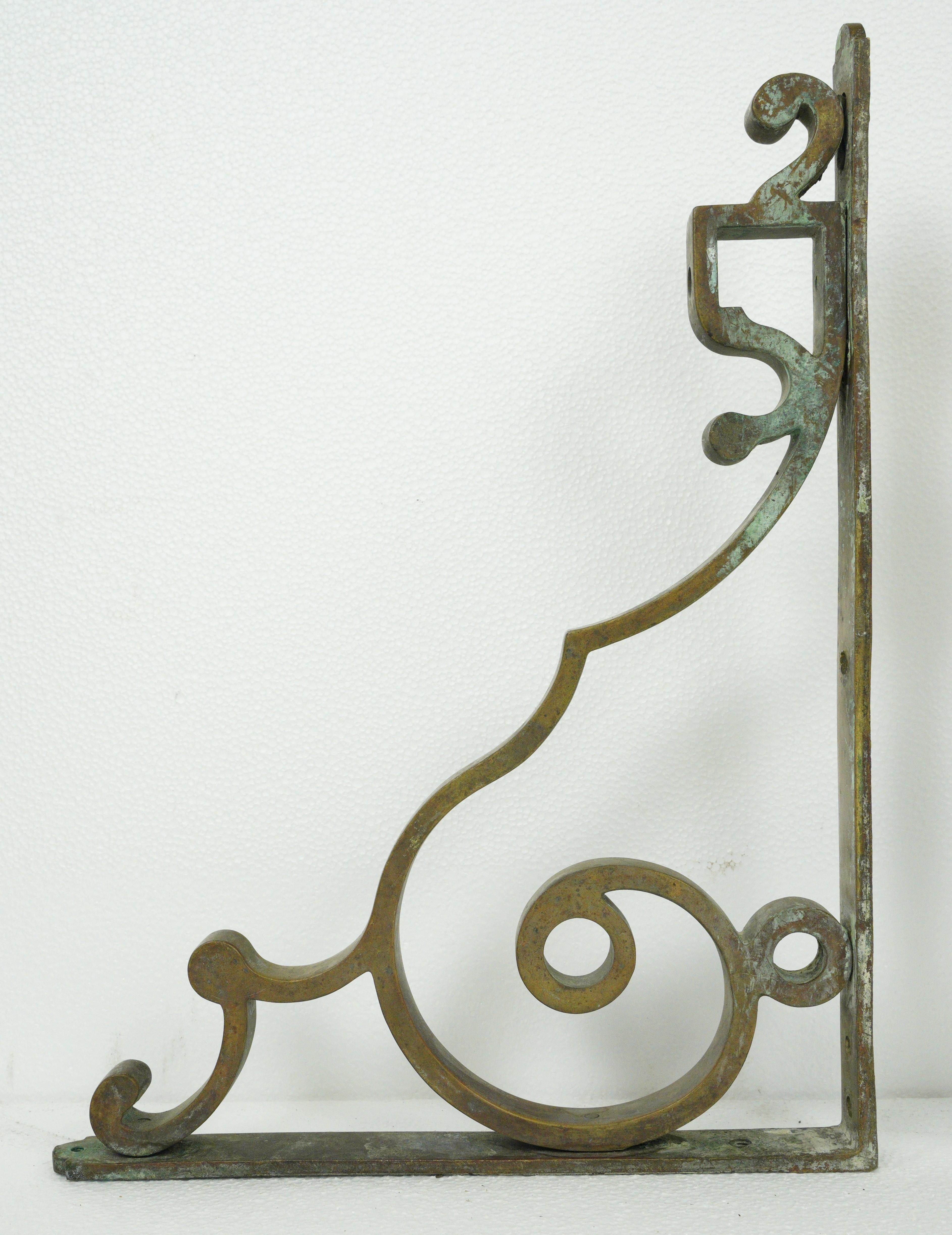Pair of Bronze Curled Shelf Brackets with Swirls In Good Condition For Sale In New York, NY