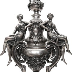 Paire de vases décoratifs en bronze, Europe, seconde moitié du XIXe siècle