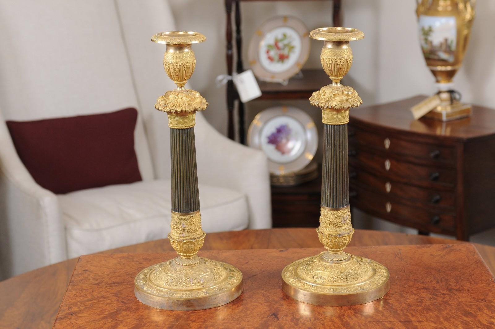Pair of Bronze Dore Candlesticks with Foliage Design, Early 19th Century France For Sale 4