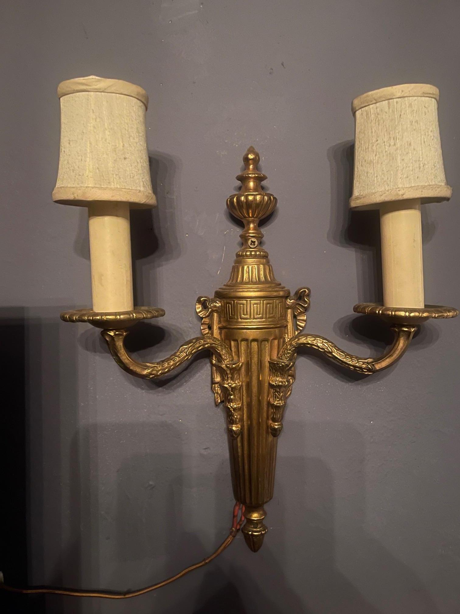 Coppia di applique Dore in bronzo con paralumi, fine XX secolo