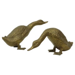 Paire de figurines de canards et d'oies en bronze France 1940s