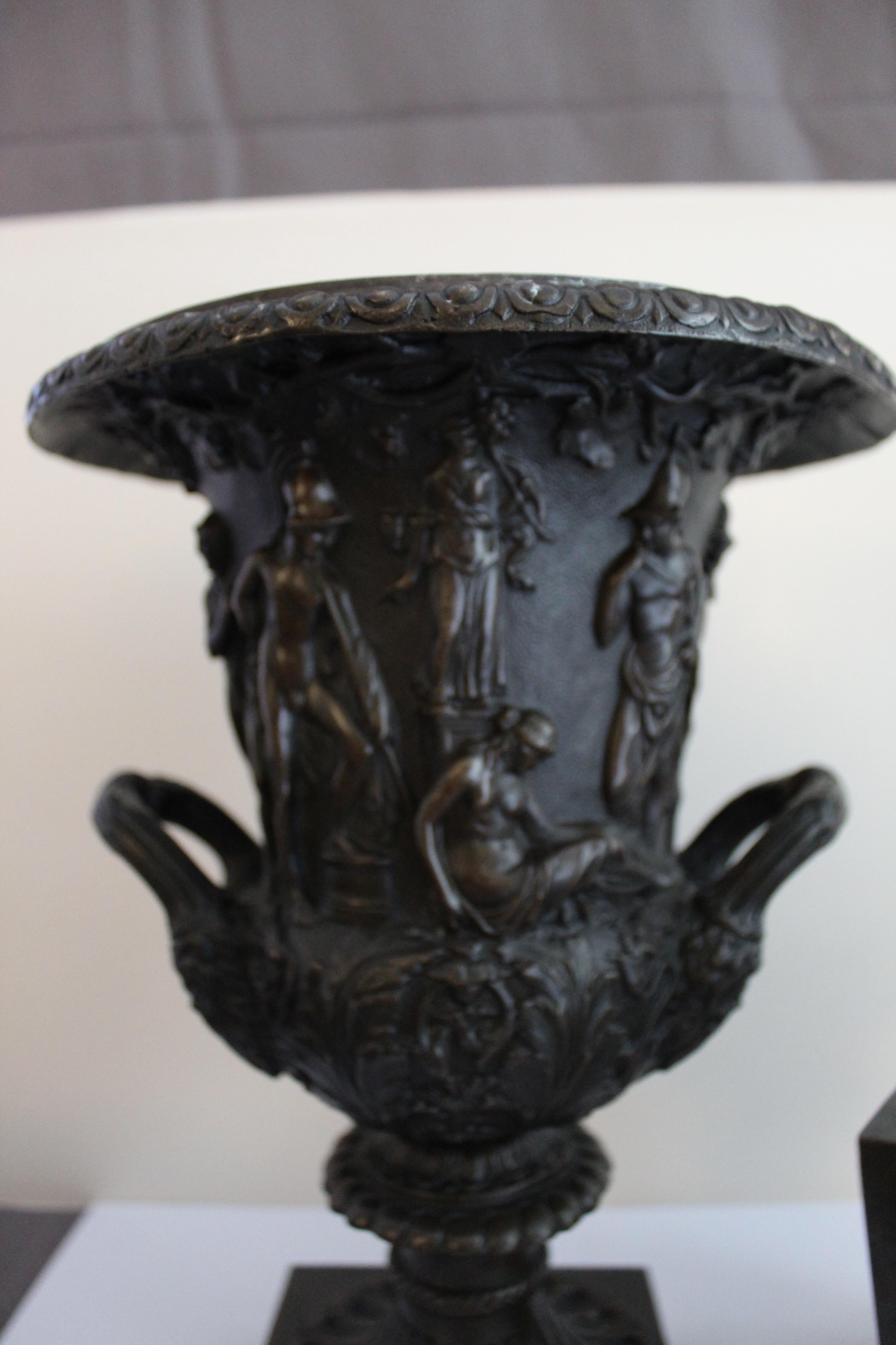 Pair of Bronze Empire Style Classical Urns, circa 1820 In Good Condition For Sale In Lincoln, GB