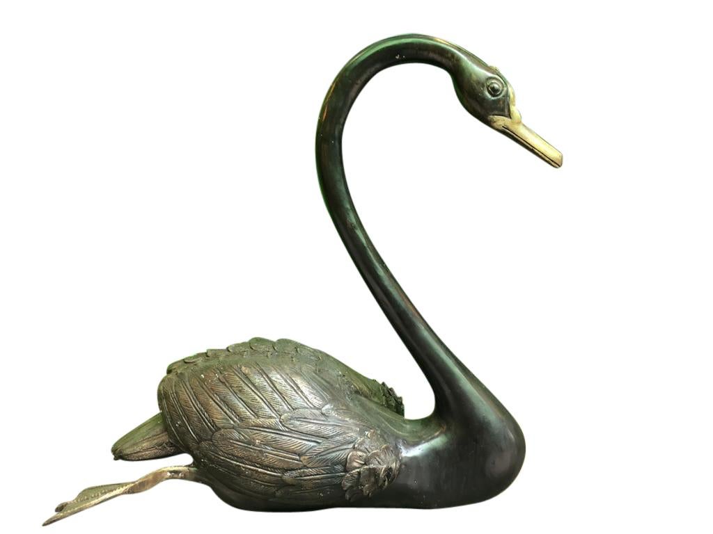 Pair of Bronze English Swans, Garden Royal Water Statues, 20th Century For Sale 6