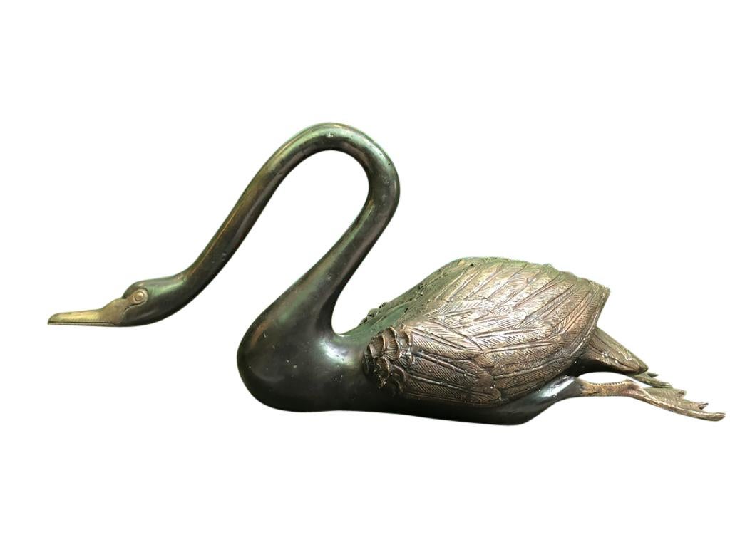 Pair of Bronze English Swans, Garden Royal Water Statues, 20th Century In Excellent Condition For Sale In London, GB