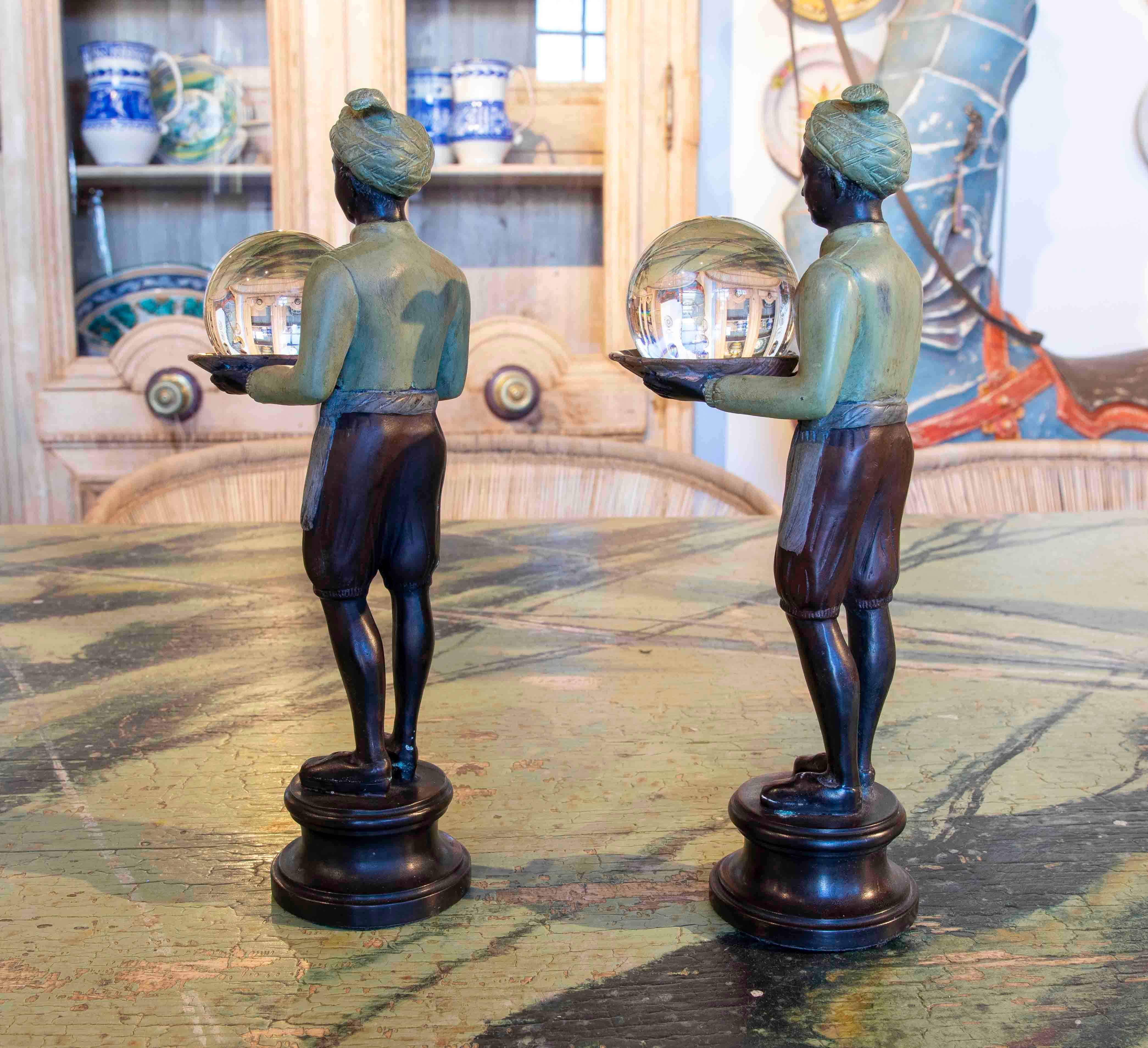 Pair of Bronze Figurines of Characters with Tray and Crystal Ball In Good Condition In Marbella, ES