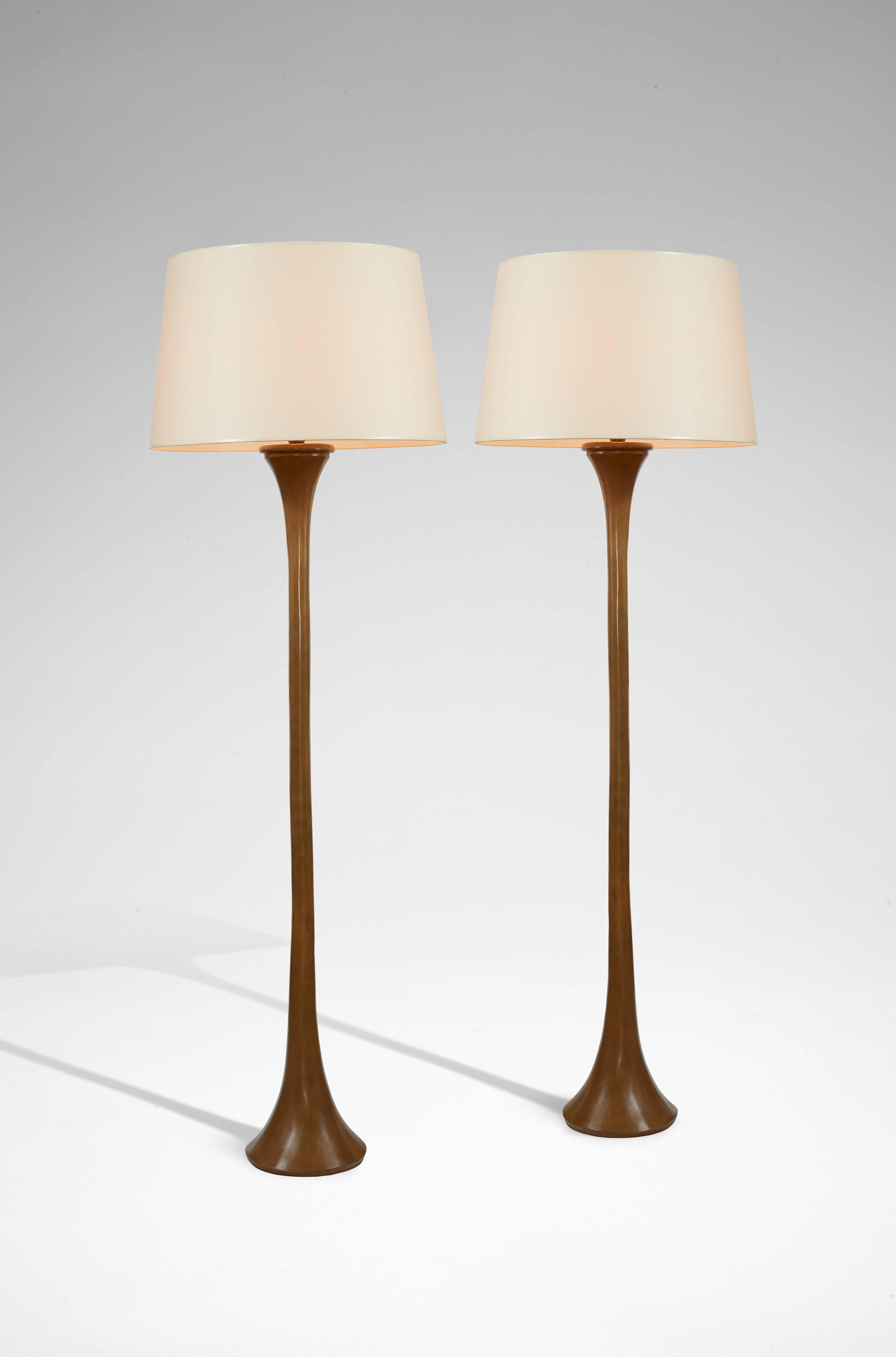 Pair of floor lamps, handmade “mordoré” patinated bronze.
Stamped WH STUDIO. Conceived and executed in 2017.
Limited edition x 8.

 