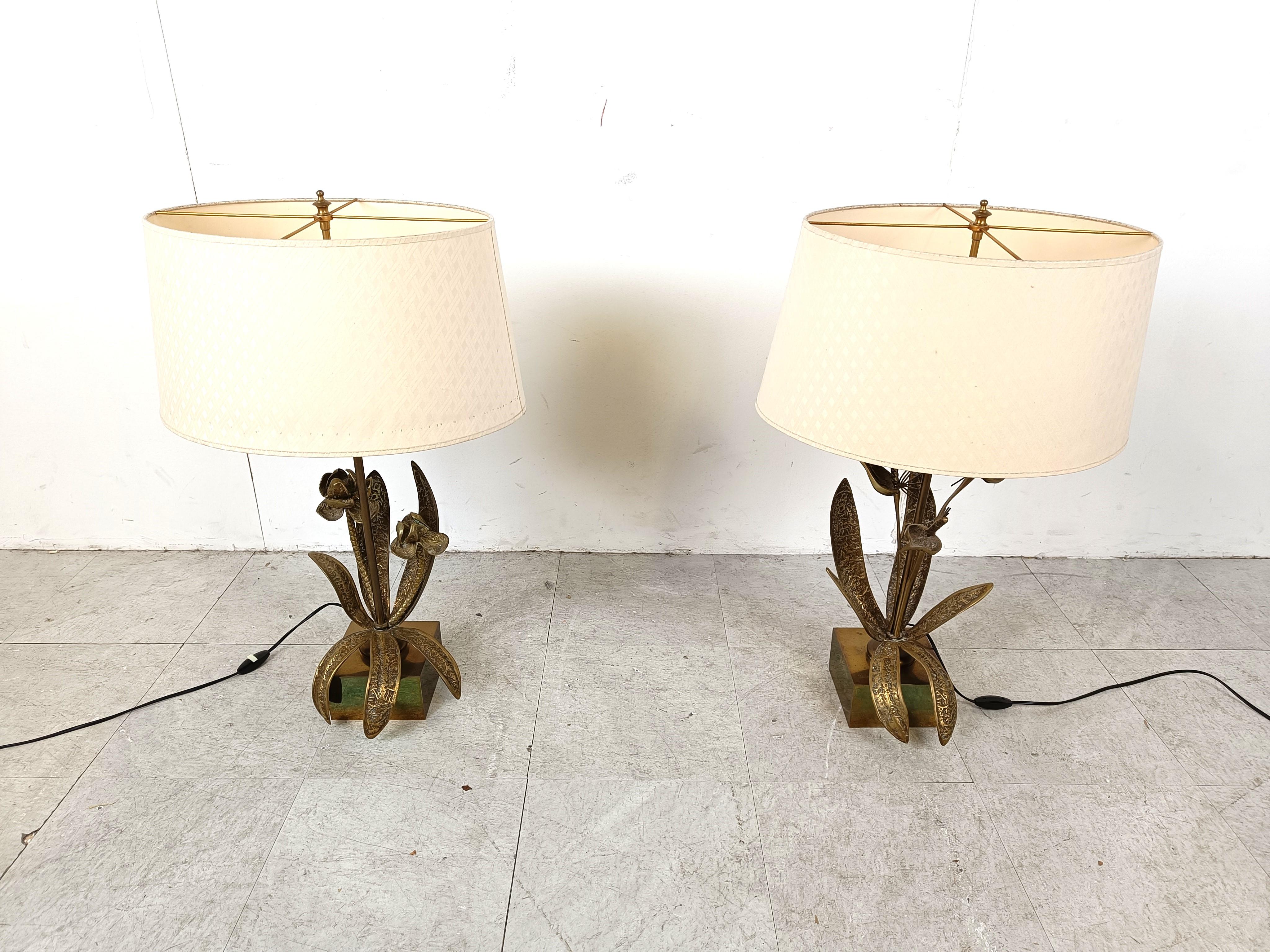 Hollywood Regency Pair of Bronze flower table lamps, 1970s For Sale