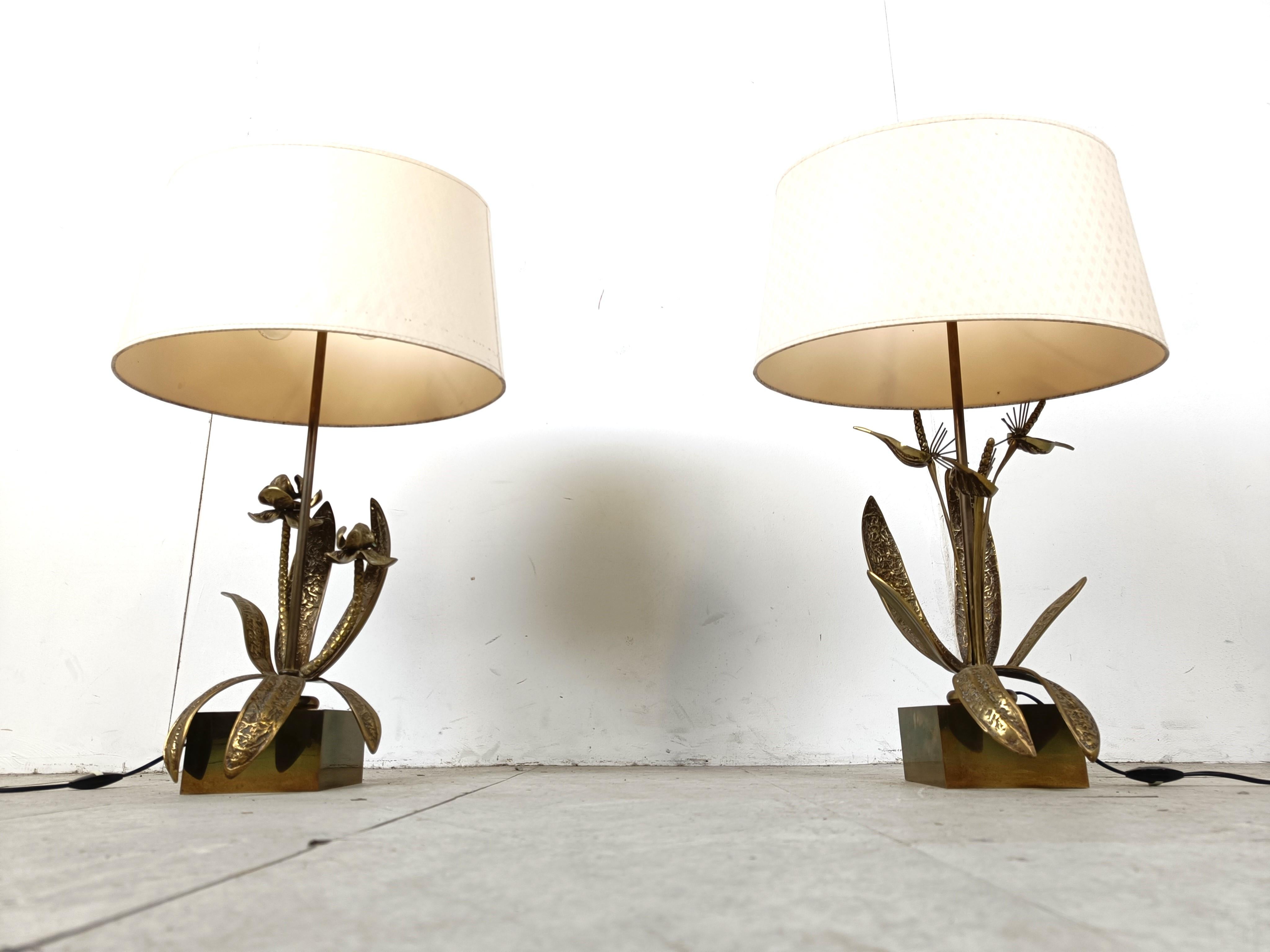 Pair of Bronze flower table lamps, 1970s In Good Condition For Sale In HEVERLEE, BE