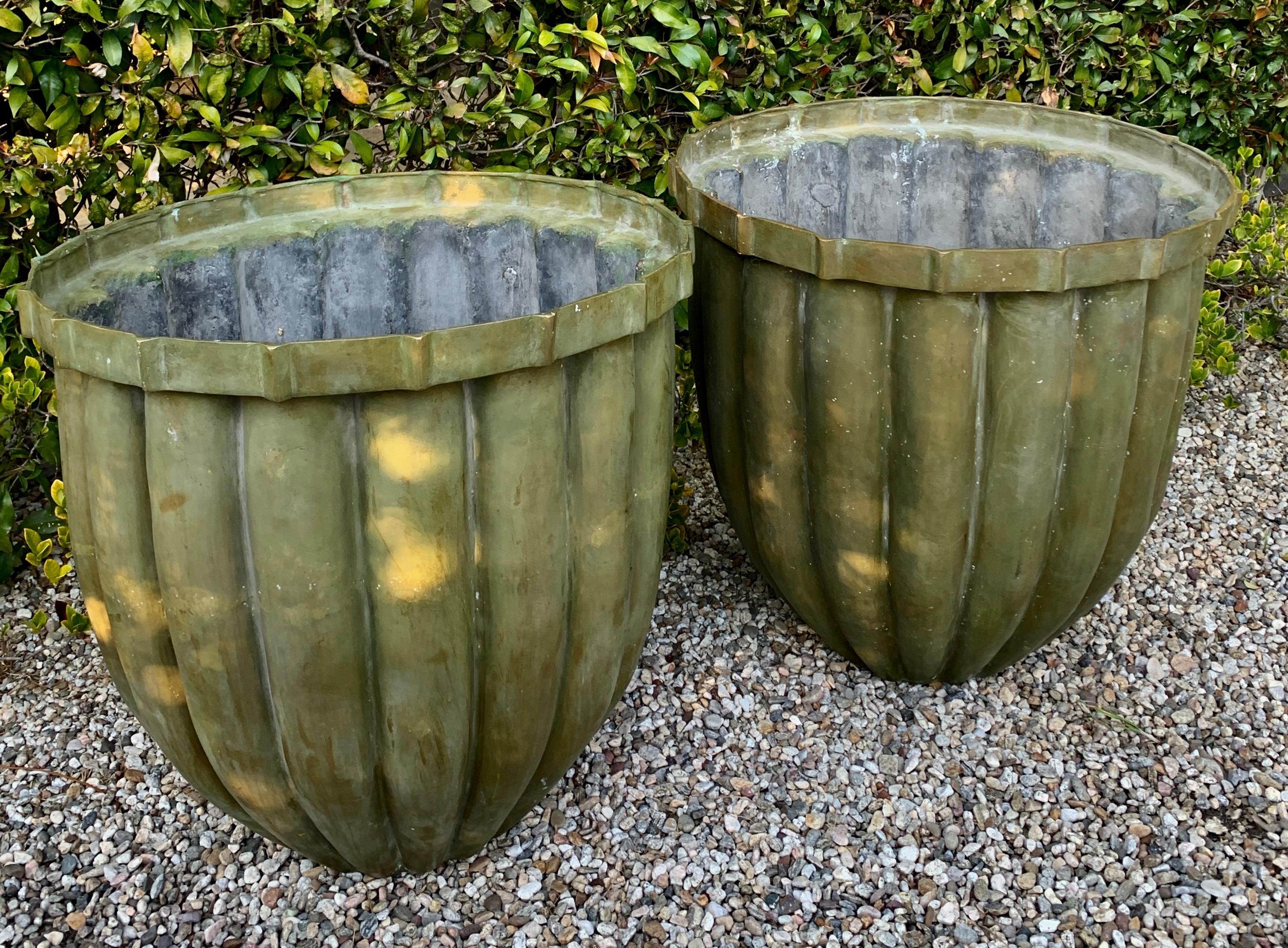 Pair of Bronze Fluted Planters In Good Condition In Los Angeles, CA