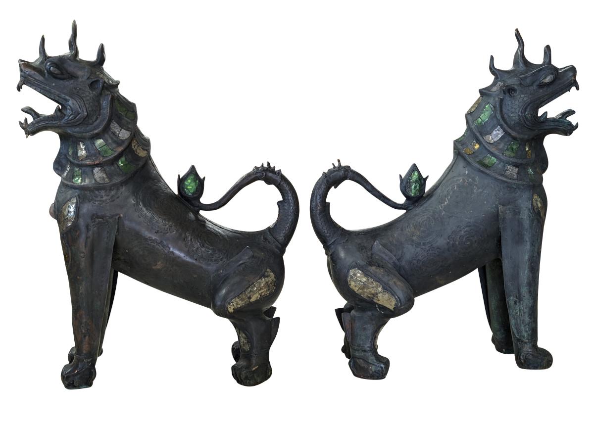 Pair of Bronze Foo Dog Statues For Sale 1