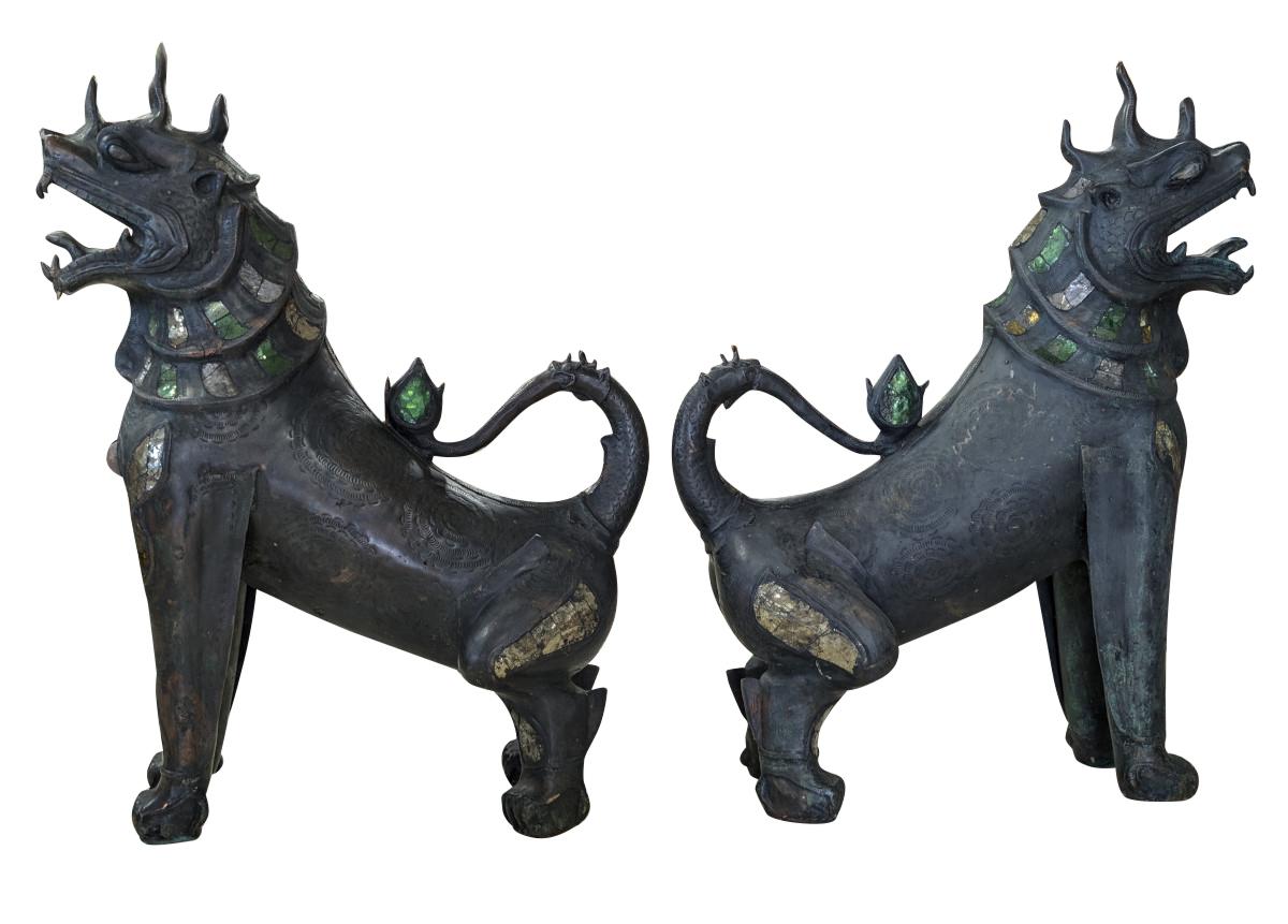 XX secolo Coppia di statue di cani Foo in bronzo