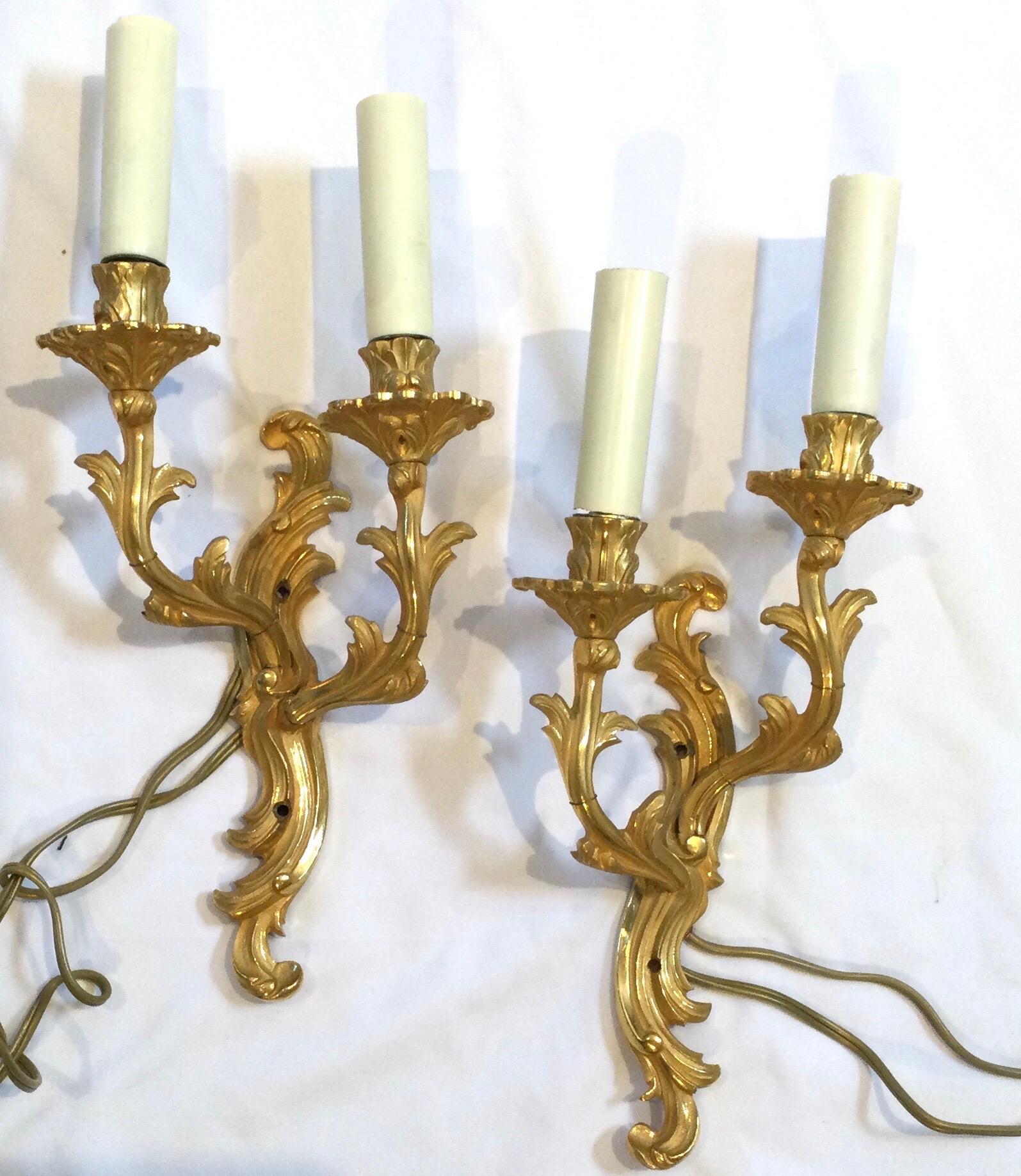 Pair of bronze French style two-light wall sconces, very good condition. Smaller size which is great for a powder room, or smaller hallway.
Dimensions: 14