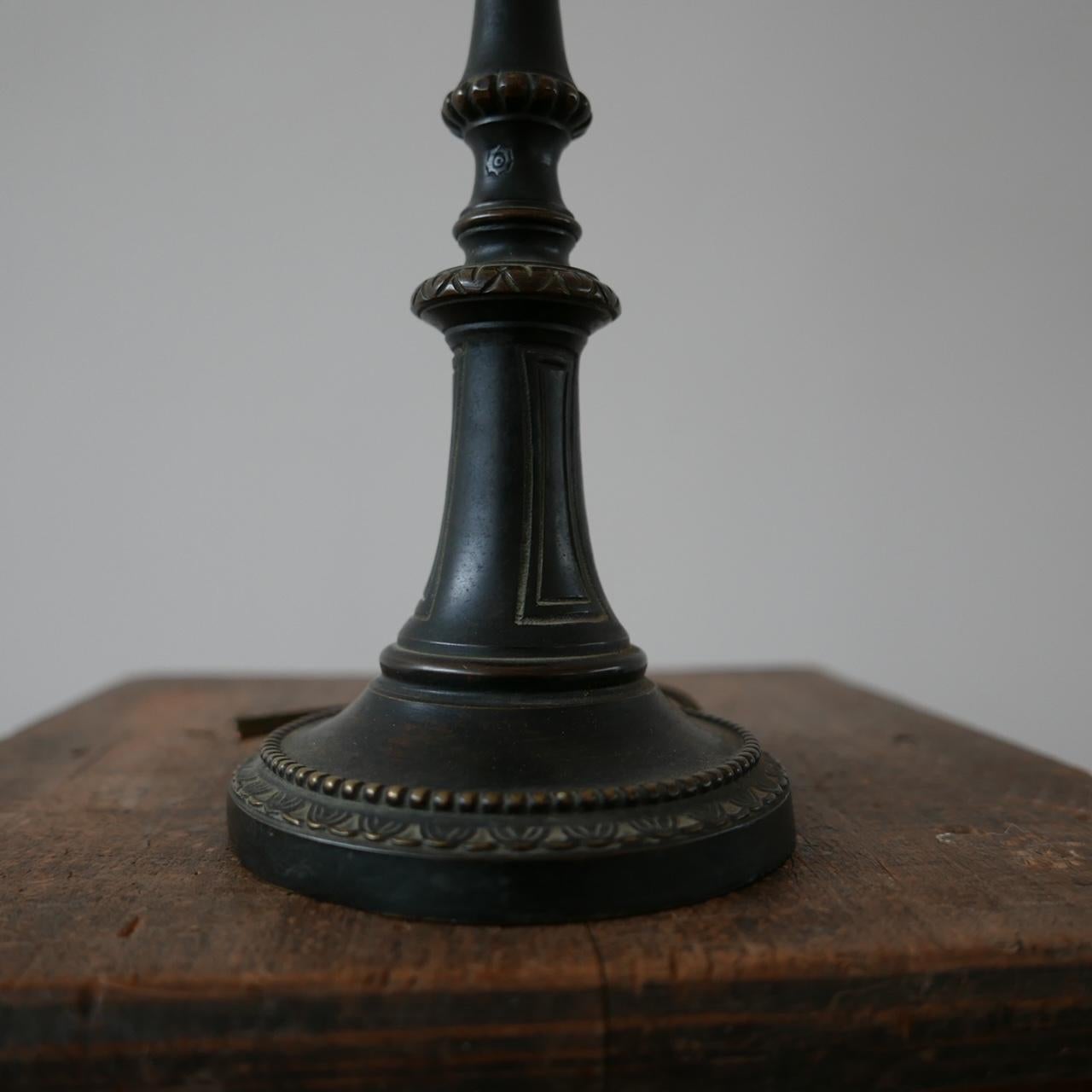 Pareja de Lámparas de Mesa Francesas de Bronce en Forma de Faroles en venta 5