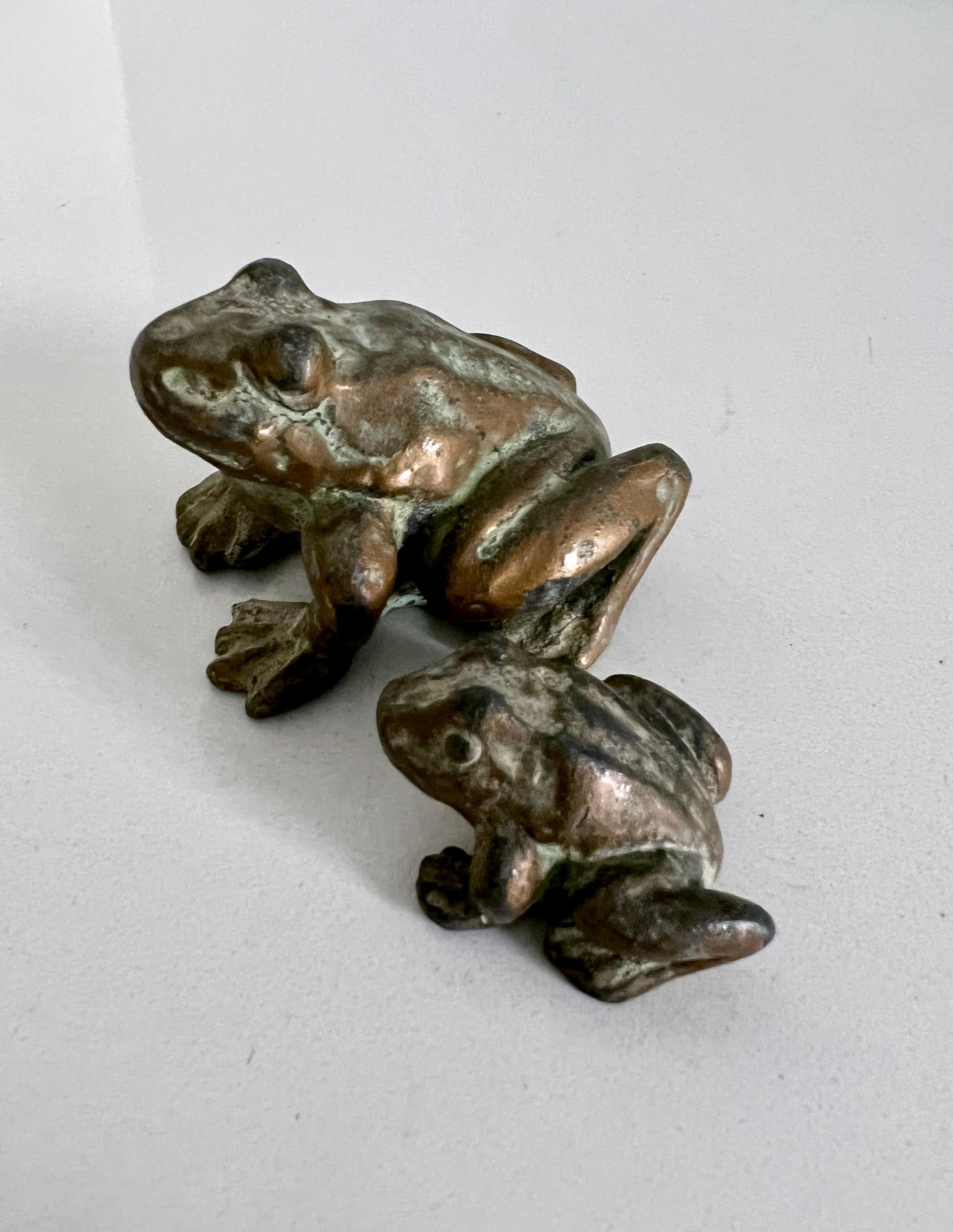 Pair of bronze frogs or toads. Wonderful indoor or outdoor or as a personal totem. 

Measures: Larger frog 3