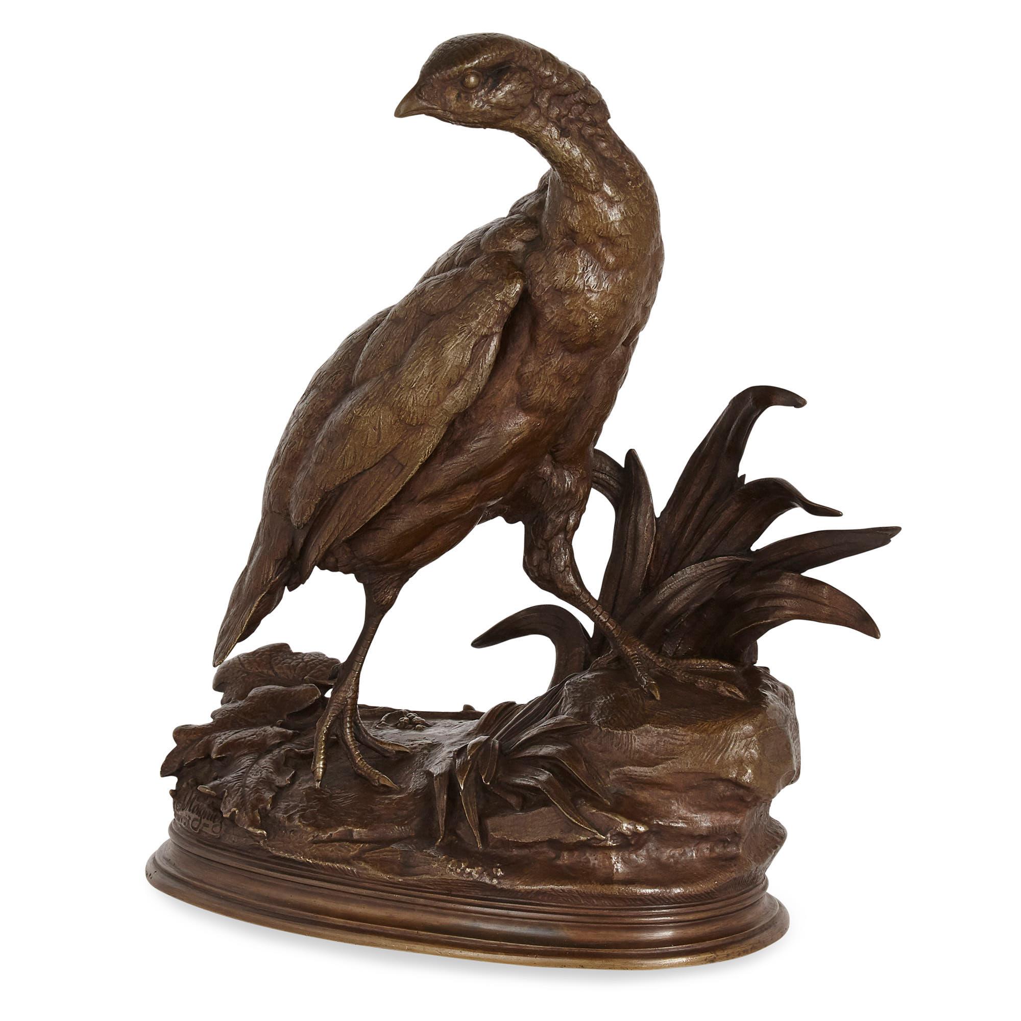 Belle Époque Paire de sculptures d'oiseaux de chasse en bronze de Jules Moigniez en vente