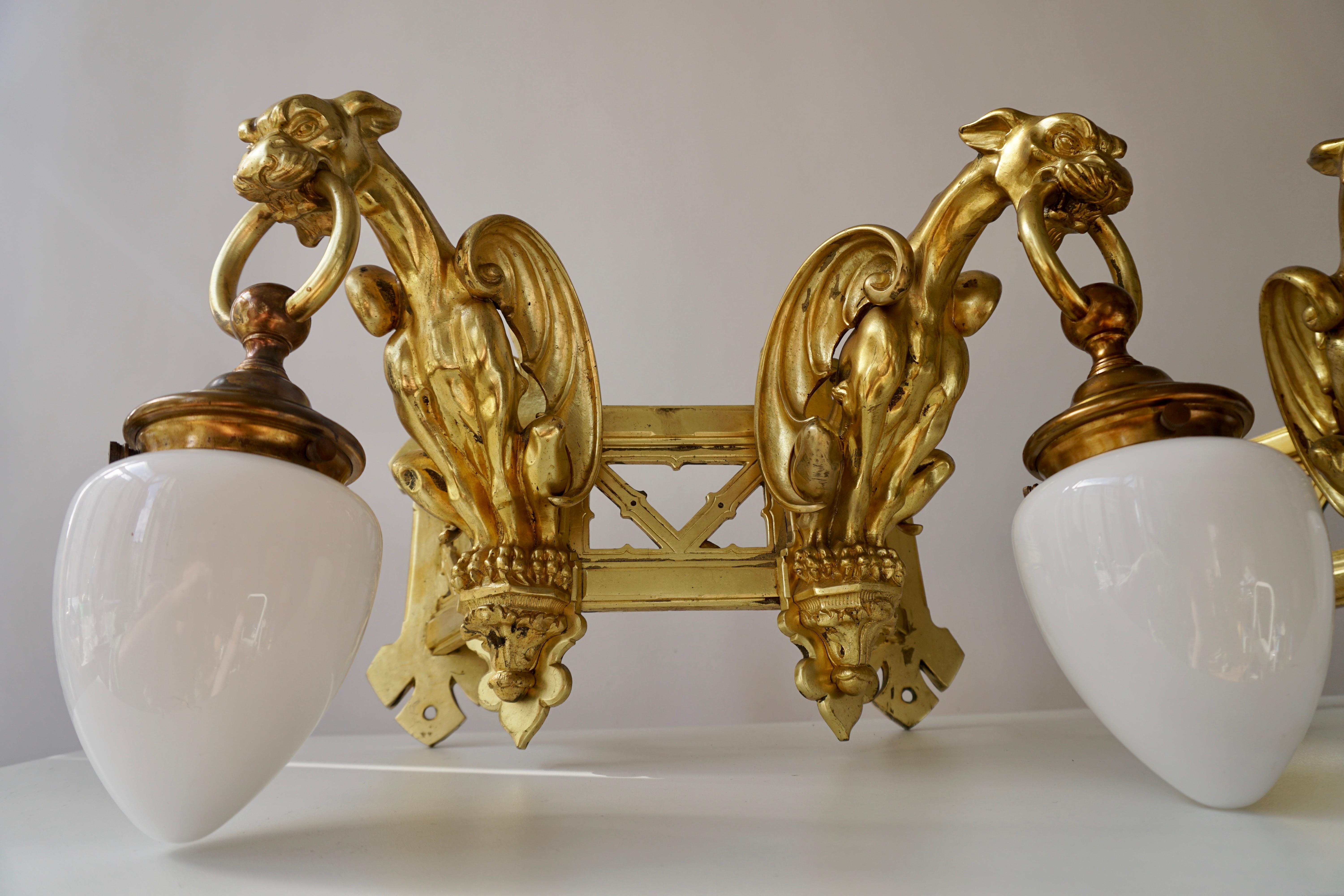 Pair of Bronze Gilt Wall Sconces Representing Two Griffins In Good Condition For Sale In Antwerp, BE