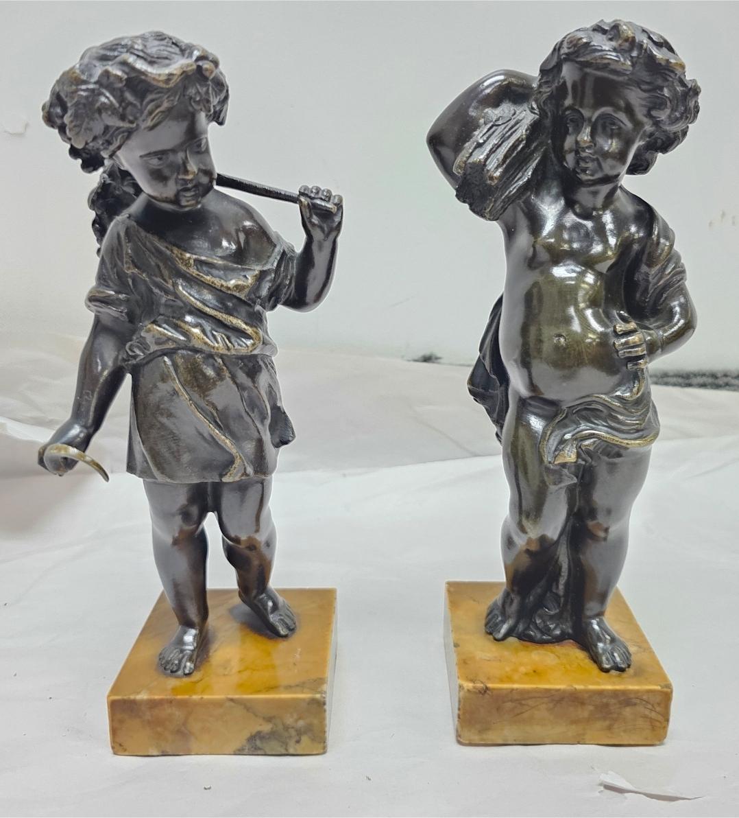 Paire de figurines de chérubins Putti en bronze sur socle en marbre. Bon état - En vente à Germantown, MD