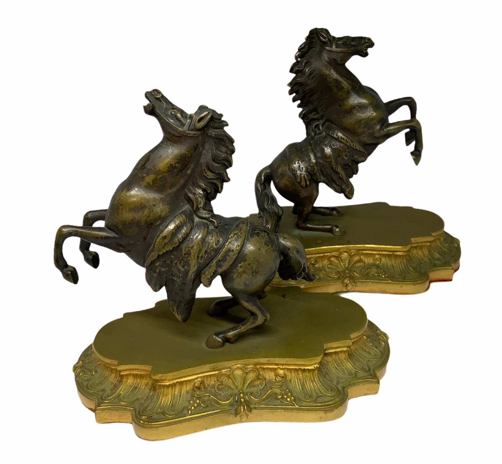 Coppia di reggilibri in bronzo a forma di cavallo in vendita 2