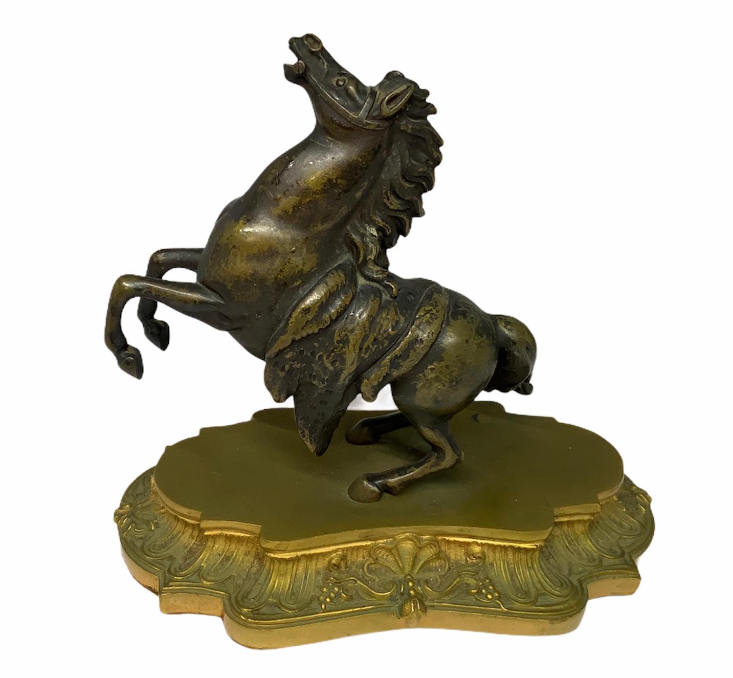Neorococò Coppia di reggilibri in bronzo a forma di cavallo in vendita