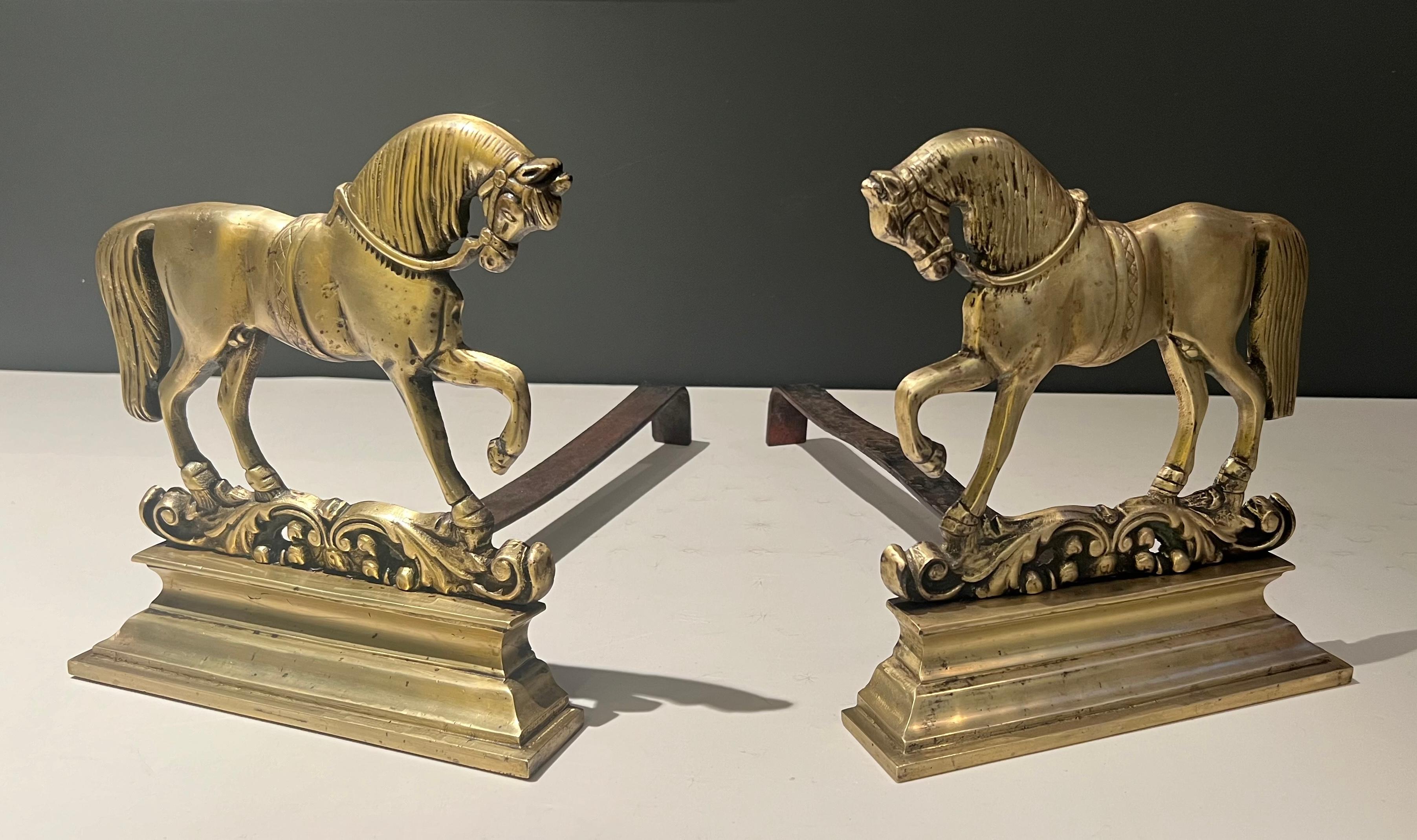Neoclassico Coppia di androni in bronzo a forma di cavallo. Lavoro francese. in vendita