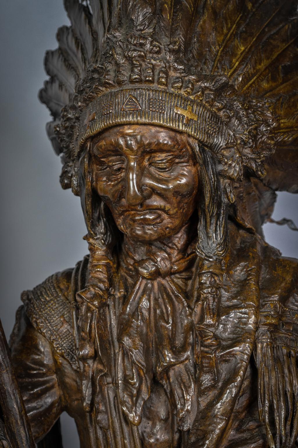 Coppia di sculture indiane in bronzo raffiguranti 'Guerra e Pace', di Carl Kauba In condizioni ottime in vendita a New York, NY
