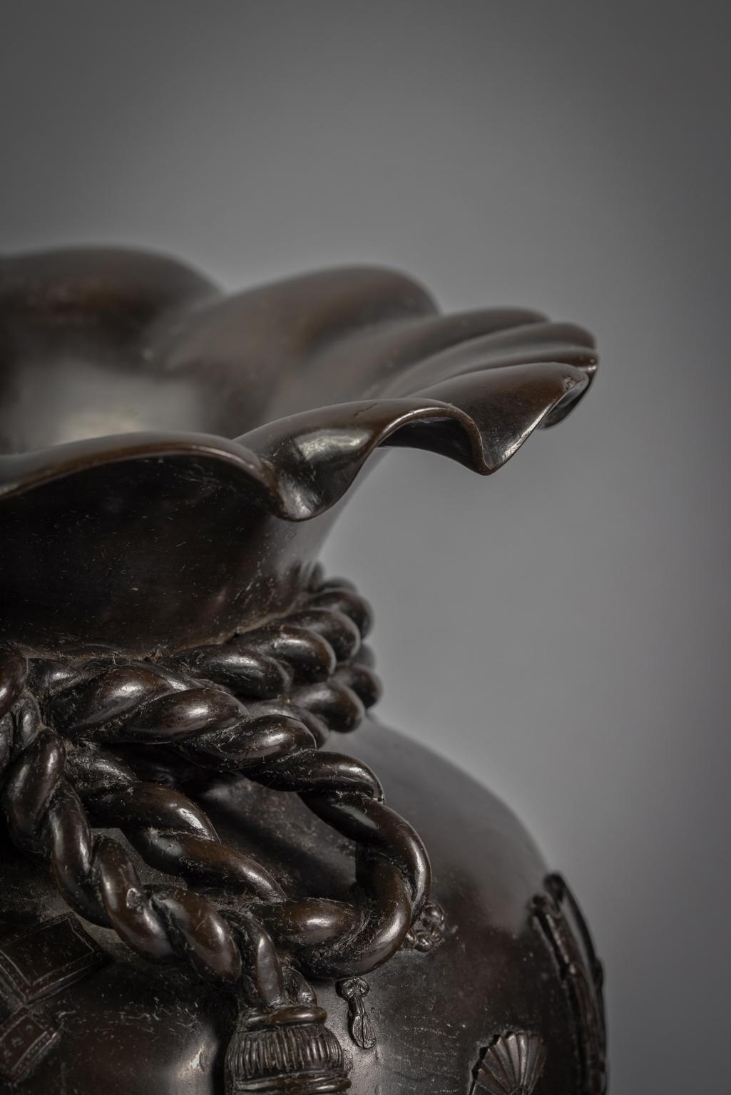 Pair of Bronze Japanese Figural Cachepots, circa 1880 In Good Condition For Sale In New York, NY