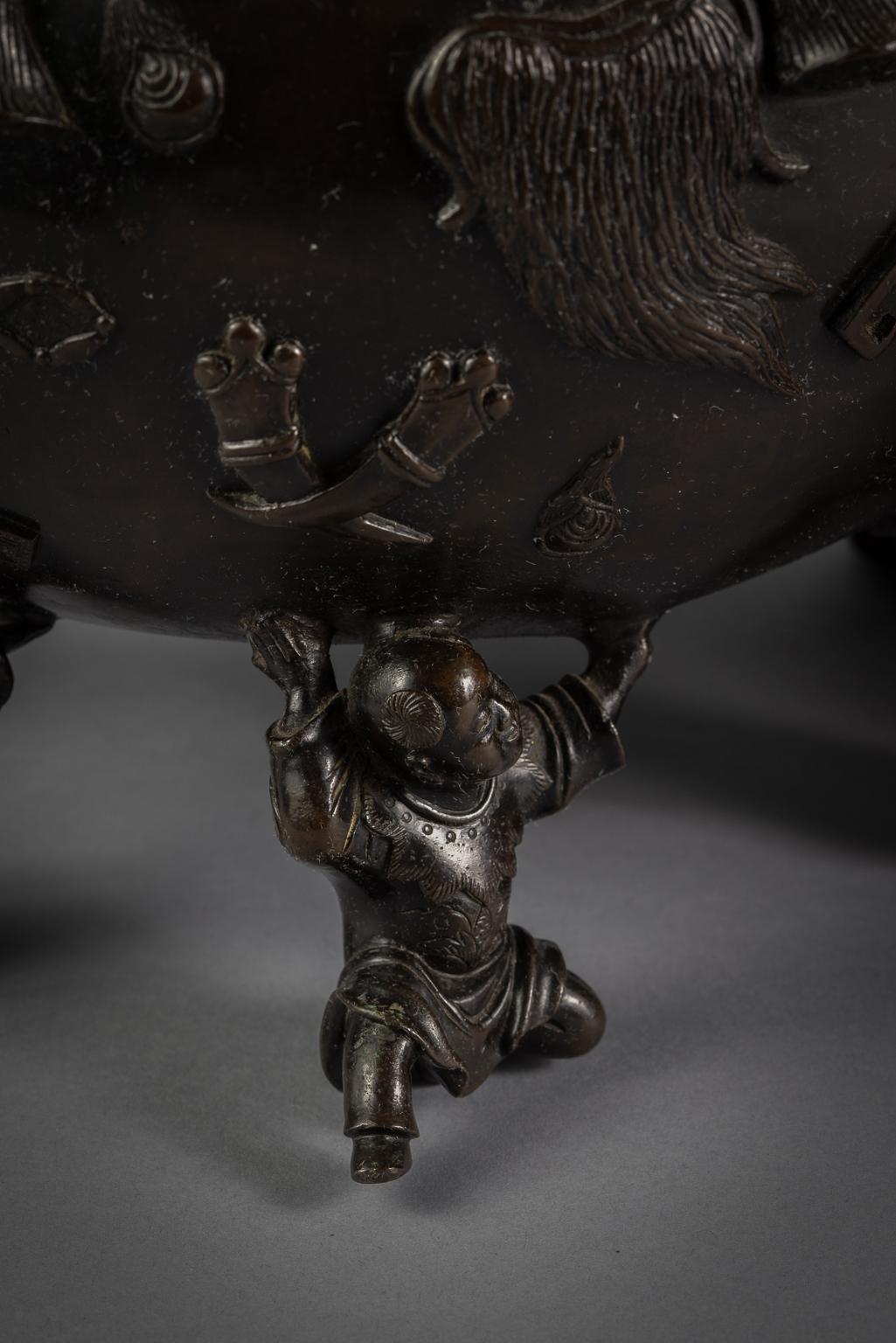 Late 19th Century Pair of Bronze Japanese Figural Cachepots, circa 1880 For Sale