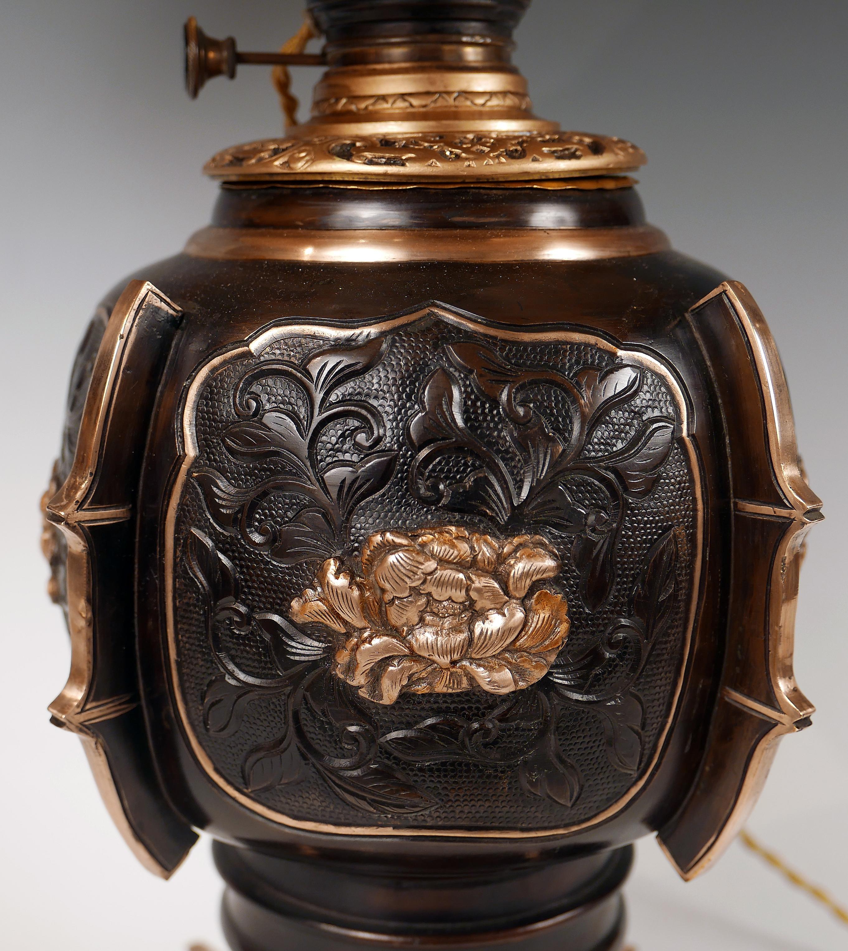 Fin du XIXe siècle Paire de lampes en bronze, Chine, datant d'environ 1890 en vente