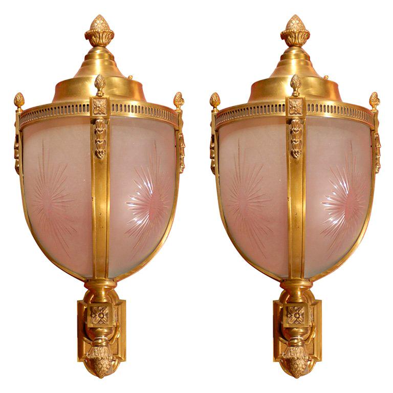 Pair of bronze lanterns with brackets For Sale