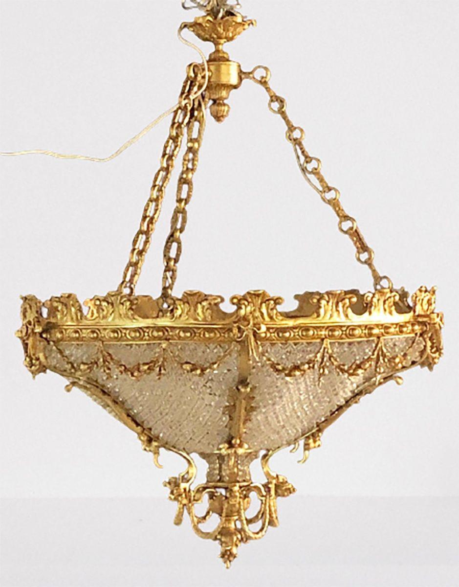 Louis XVI Stil, große Kronleuchter, Gold, Bronze, Messing, Kristall, Europa, 1940er Jahre (Louis XVI.) im Angebot