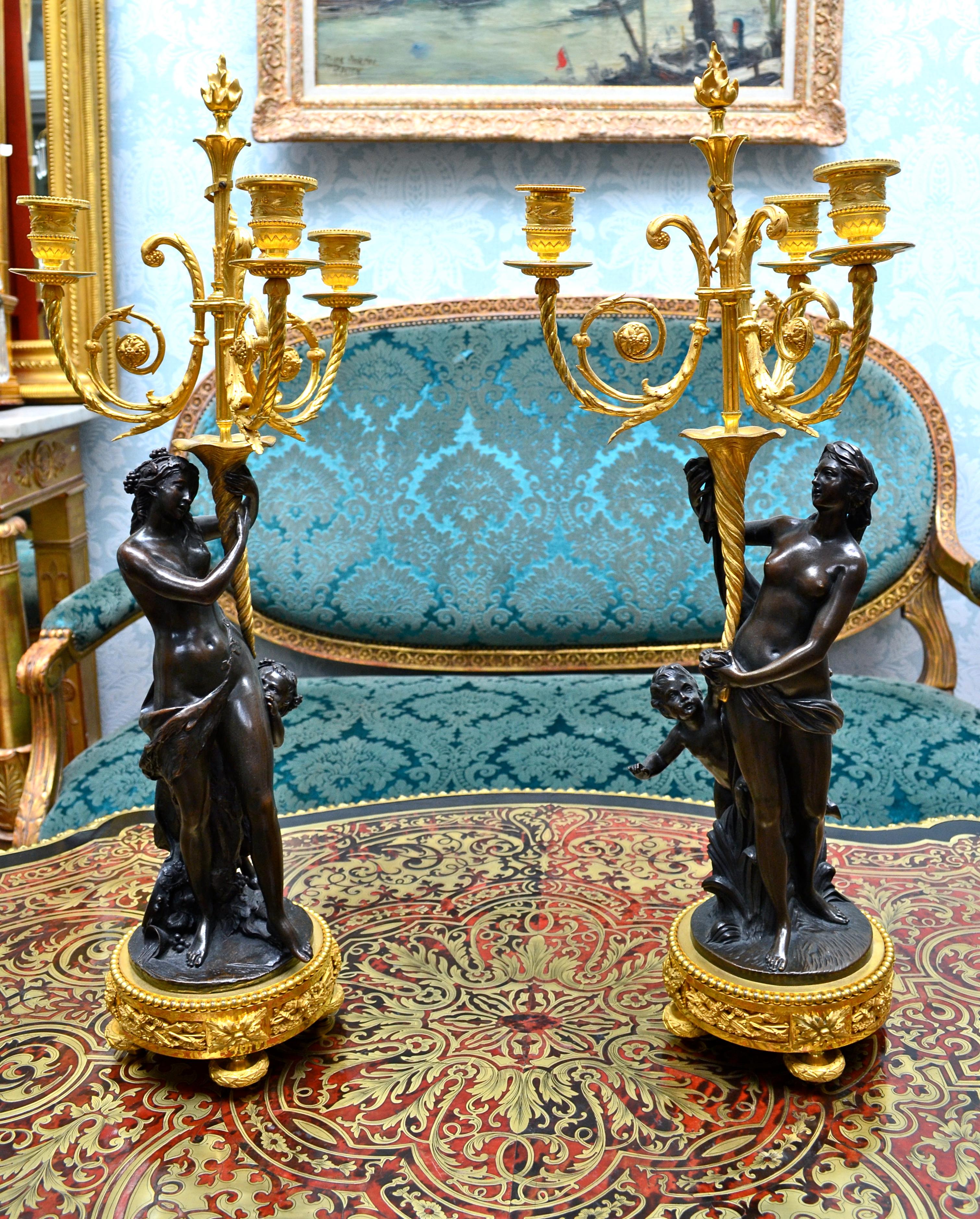 Paire de bronzes français en bronze  Candélabres figuratifs de style Louis XVI d'après Clodion en vente 5