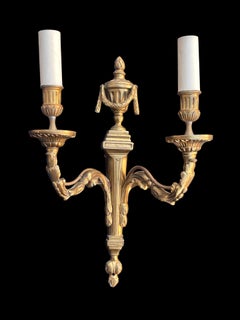 Zwei Wandleuchten im Louis-XVI-Stil aus Bronze