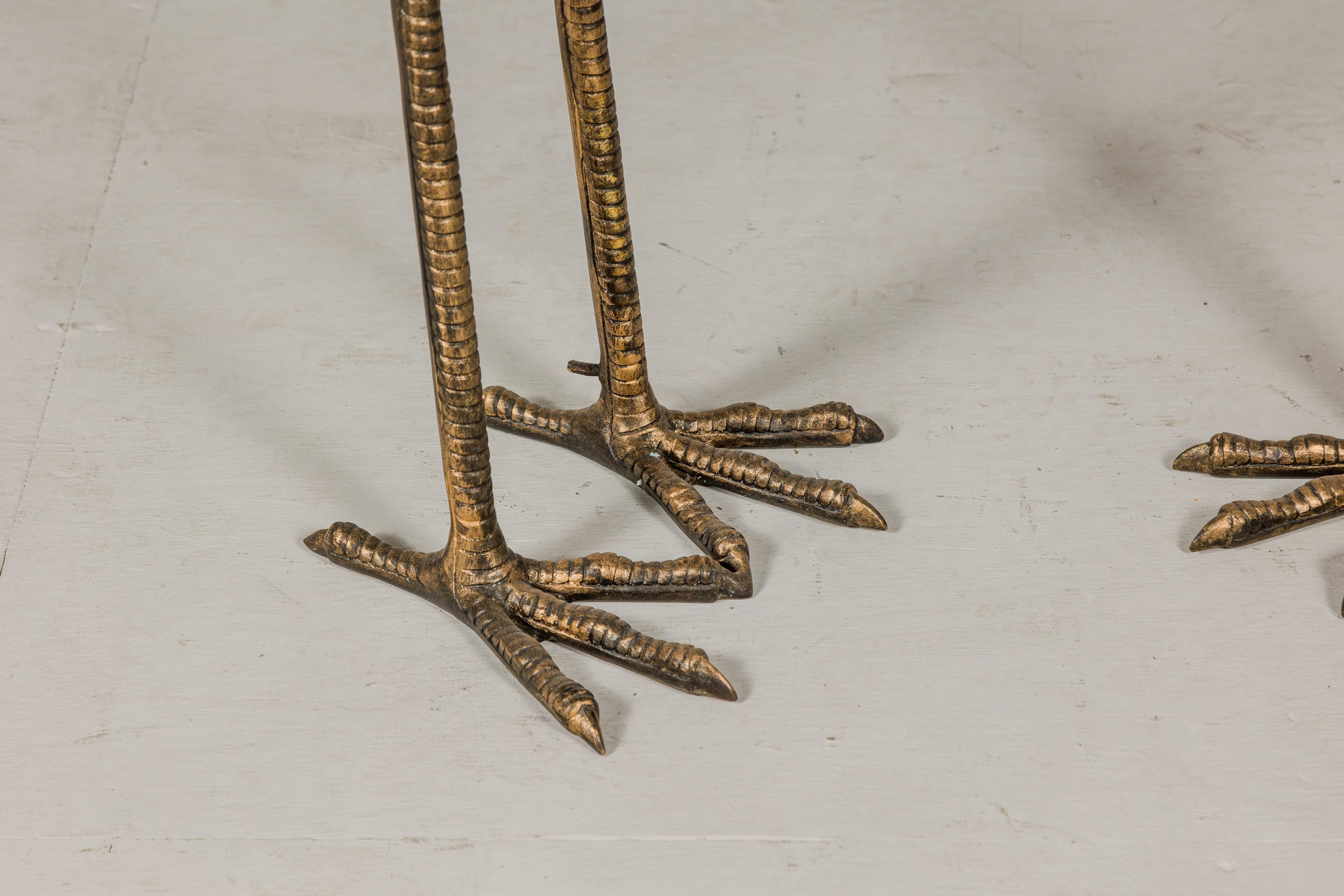 Paire de Cranes en bronze de Mandchourie à crête rouge en patine dorée, tubées comme des fontaines en vente 3
