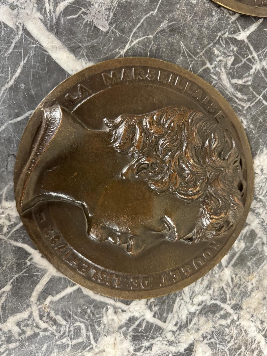 Moderno Coppia di medaglioni in bronzo, Rouget De Lille e J. j Rousseau in vendita