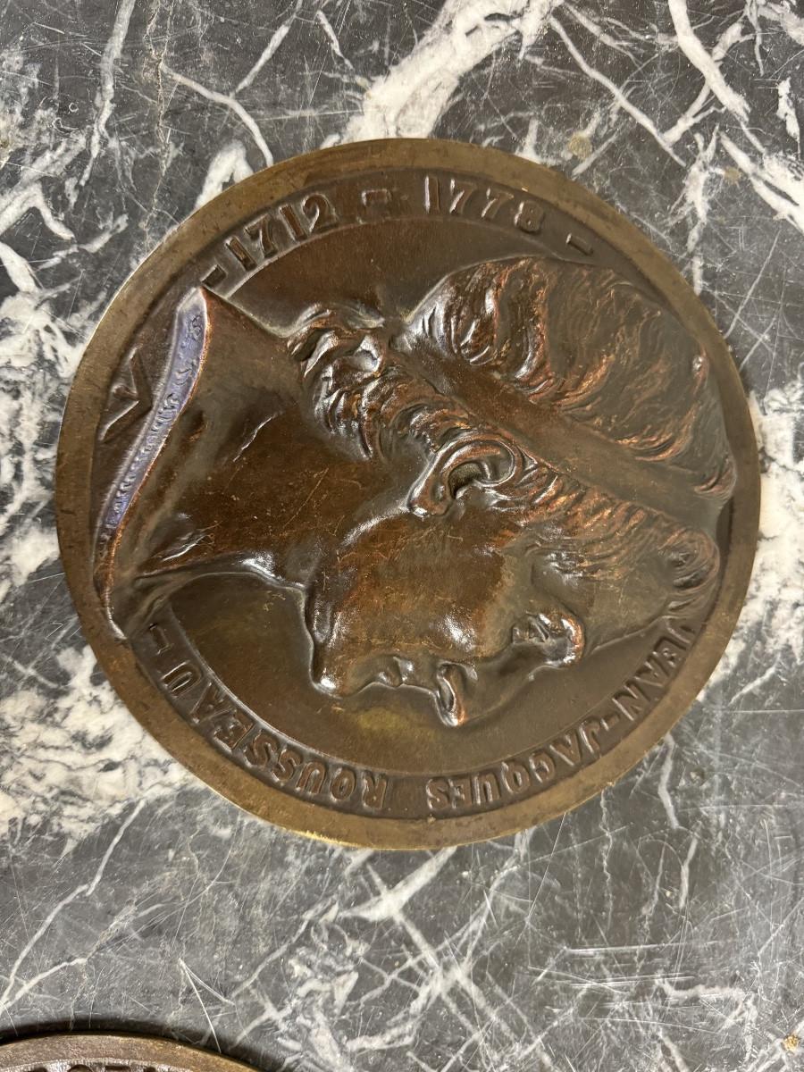 Francese Coppia di medaglioni in bronzo, Rouget De Lille e J. j Rousseau in vendita